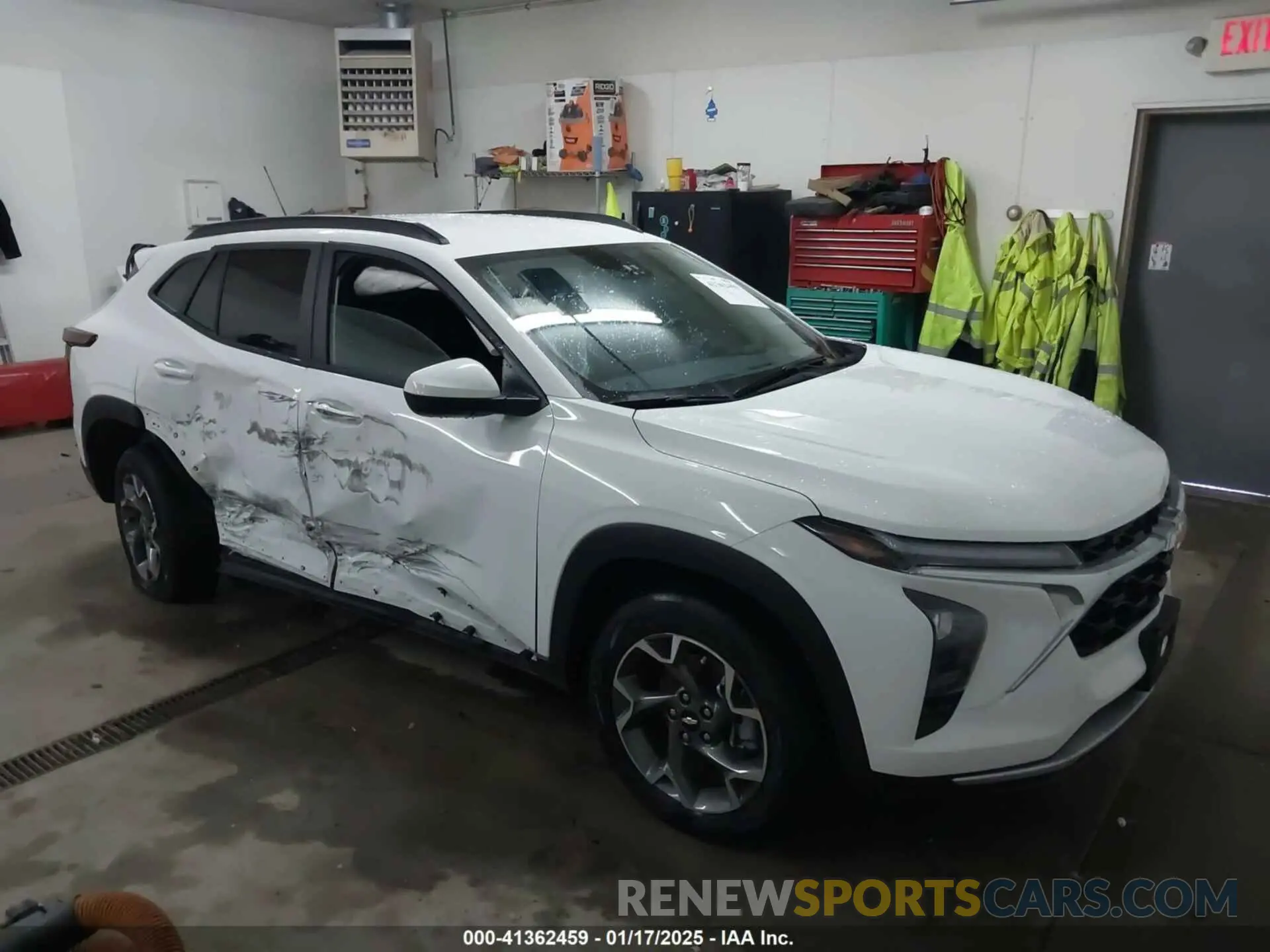 1 Фотография поврежденного автомобиля KL77LHEP2SC134923 CHEVROLET TRAX 2025