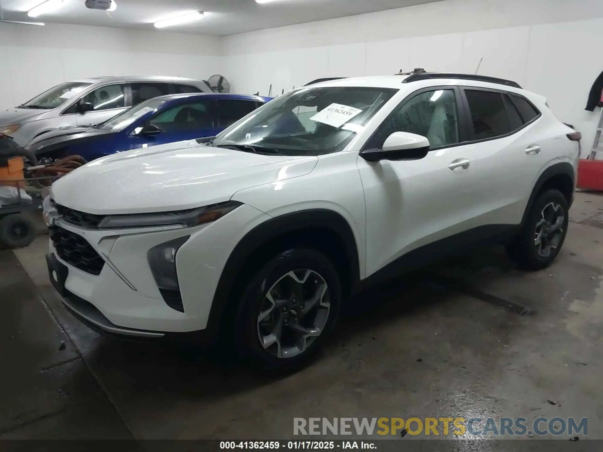 2 Фотография поврежденного автомобиля KL77LHEP2SC134923 CHEVROLET TRAX 2025