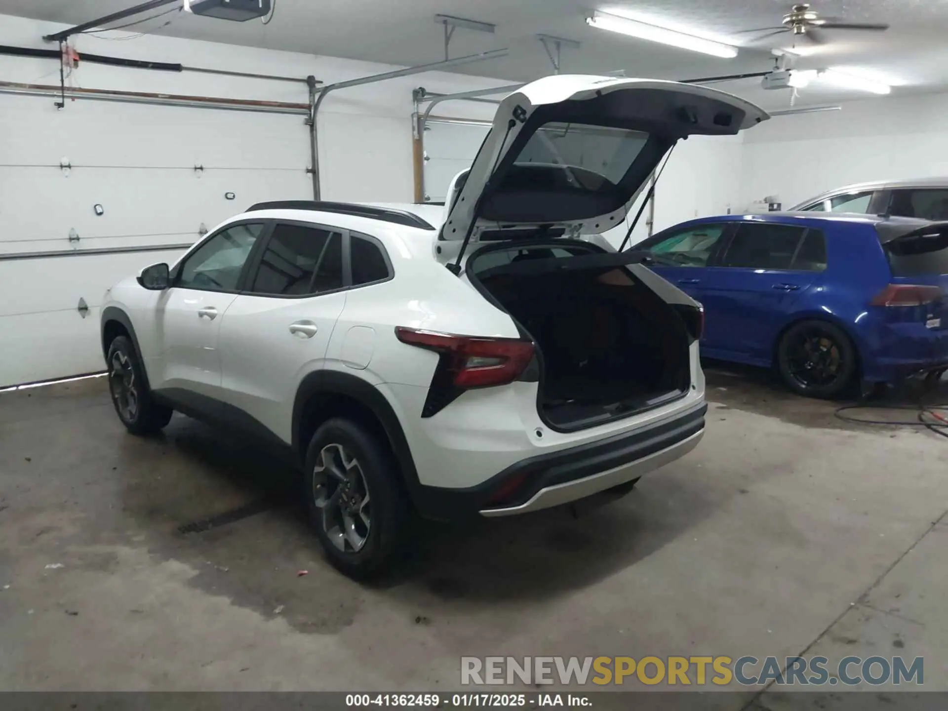 3 Фотография поврежденного автомобиля KL77LHEP2SC134923 CHEVROLET TRAX 2025