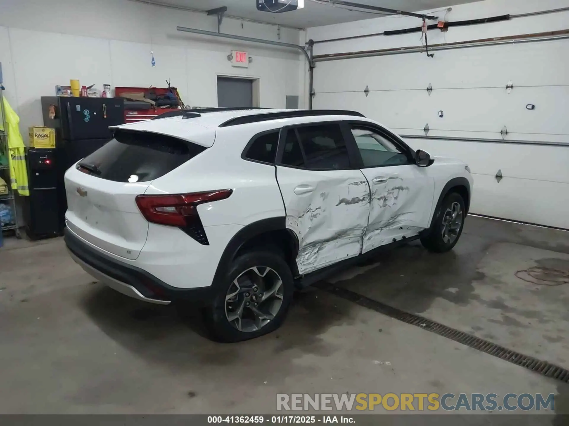 4 Фотография поврежденного автомобиля KL77LHEP2SC134923 CHEVROLET TRAX 2025