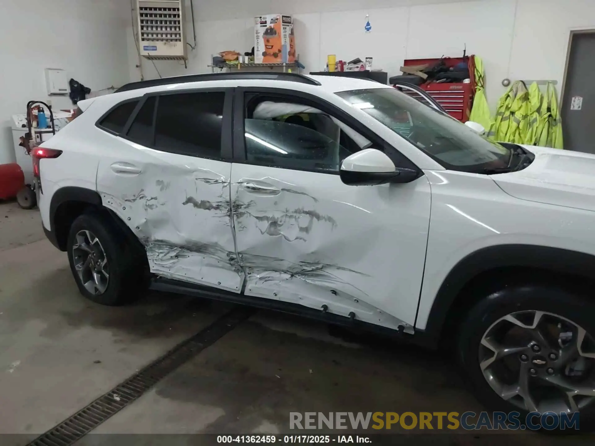 6 Фотография поврежденного автомобиля KL77LHEP2SC134923 CHEVROLET TRAX 2025