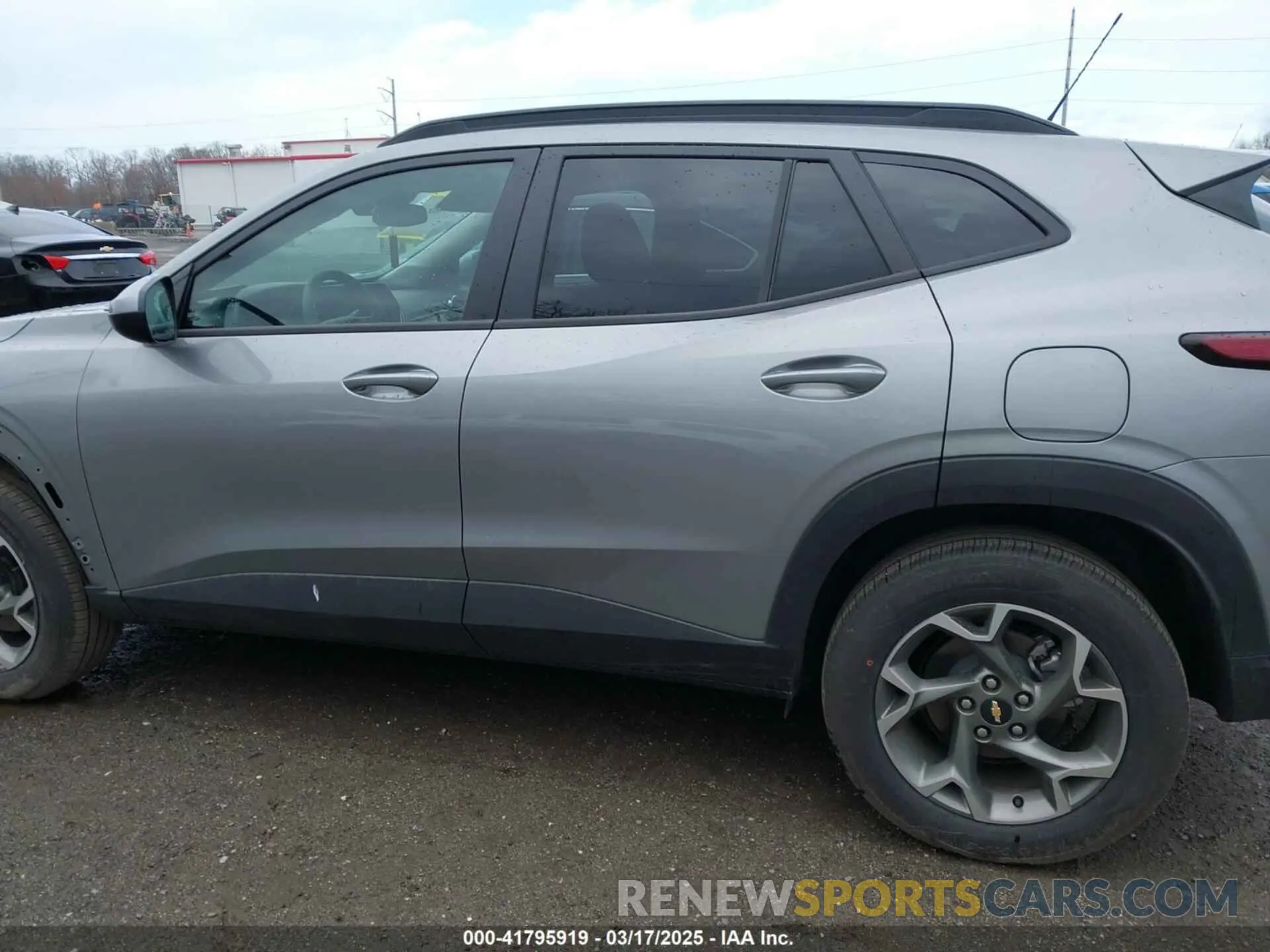 14 Фотография поврежденного автомобиля KL77LHEP2SC145792 CHEVROLET TRAX 2025