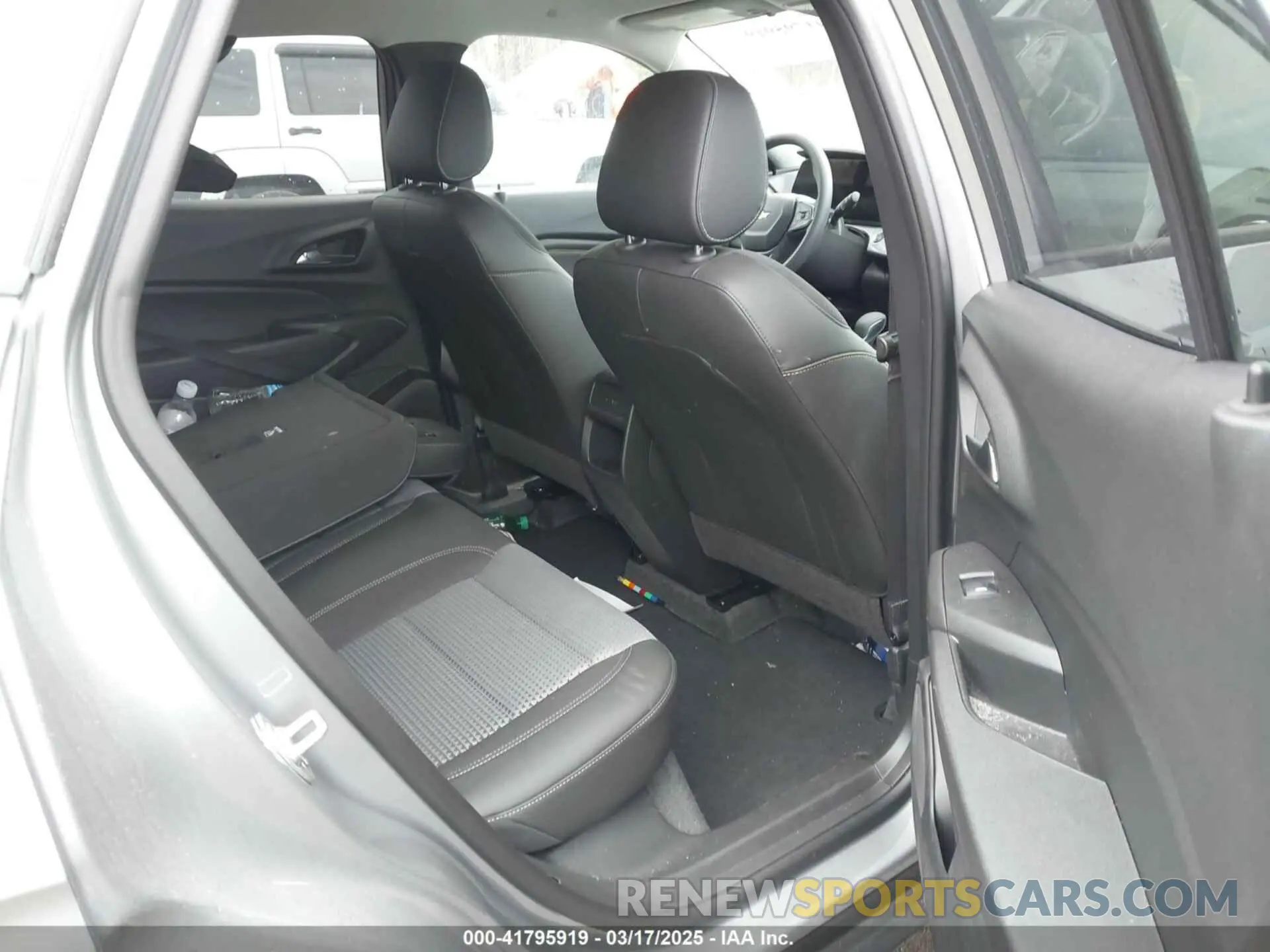 8 Фотография поврежденного автомобиля KL77LHEP2SC145792 CHEVROLET TRAX 2025