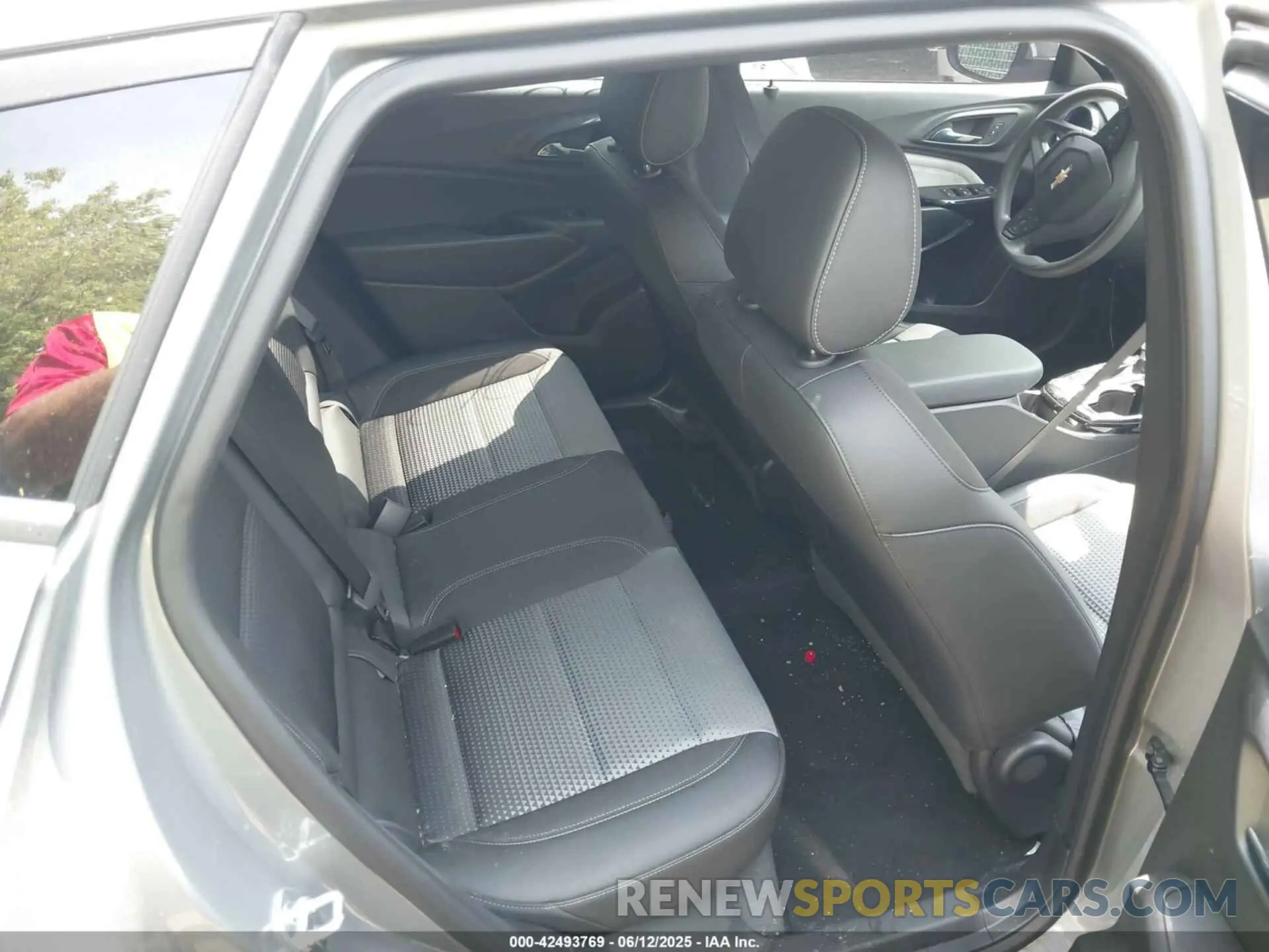8 Photograph of a damaged car KL77LHEP2SC189260 CHEVROLET TRAX 2025