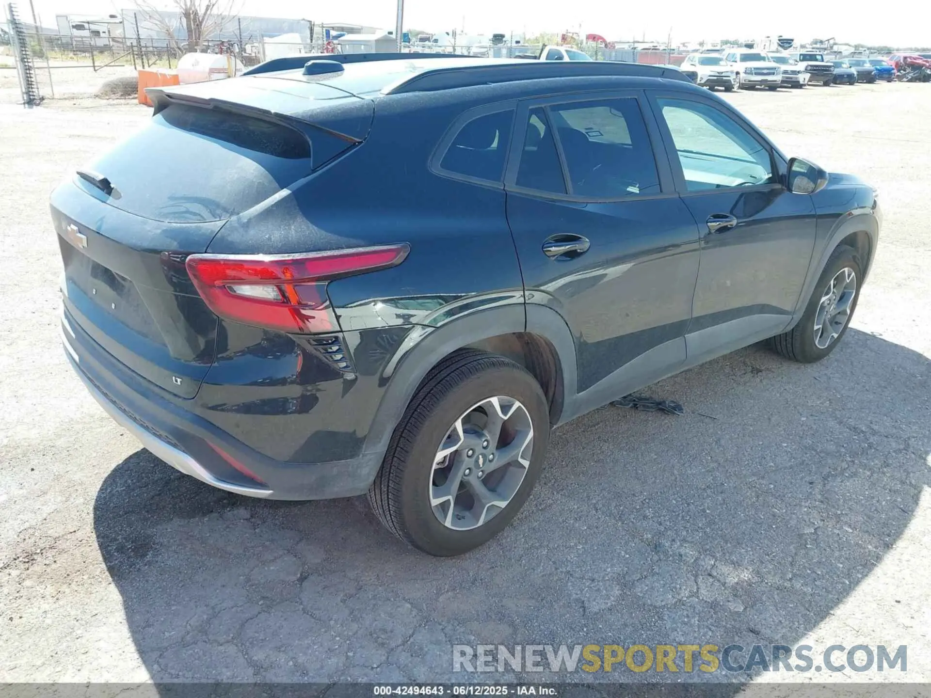 4 Photograph of a damaged car KL77LHEP2SC213704 CHEVROLET TRAX 2025