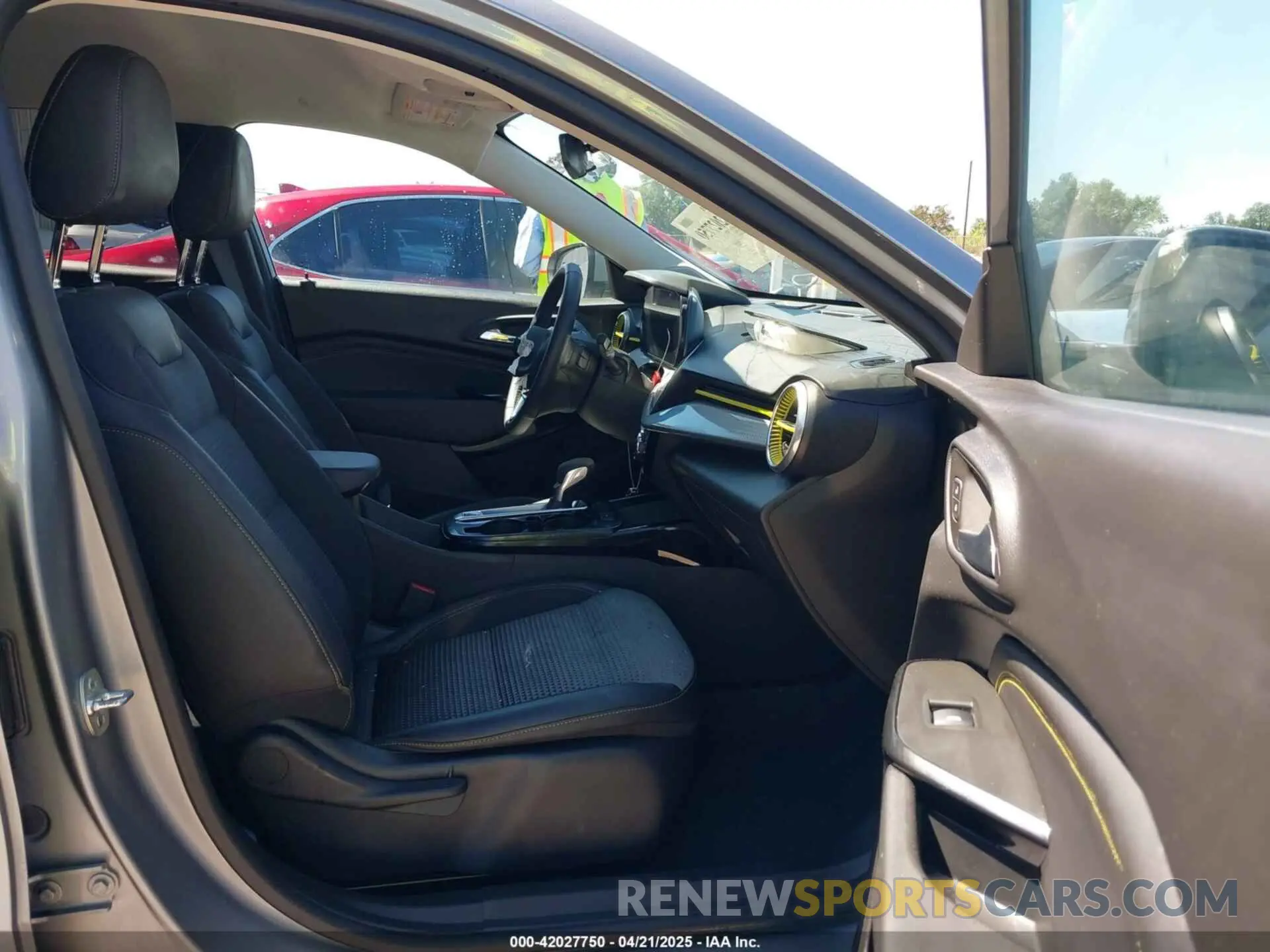 5 Фотография поврежденного автомобиля KL77LHEP3SC083741 CHEVROLET TRAX 2025