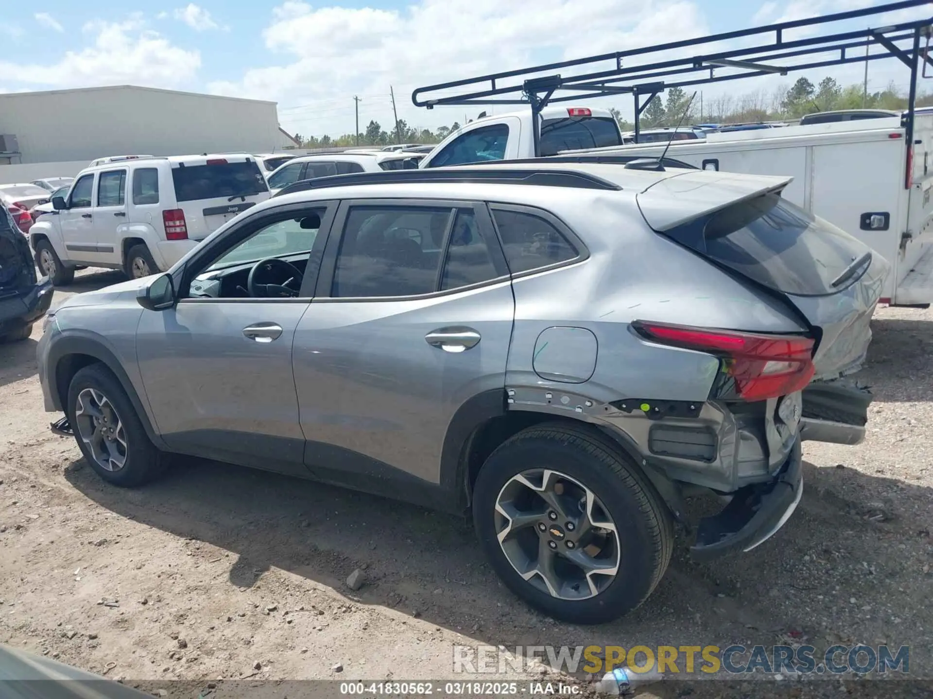 14 Фотография поврежденного автомобиля KL77LHEP3SC144697 CHEVROLET TRAX 2025