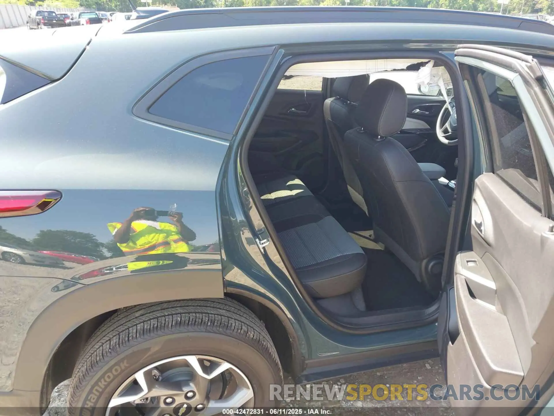 8 Photograph of a damaged car KL77LHEP3SC265083 CHEVROLET TRAX 2025