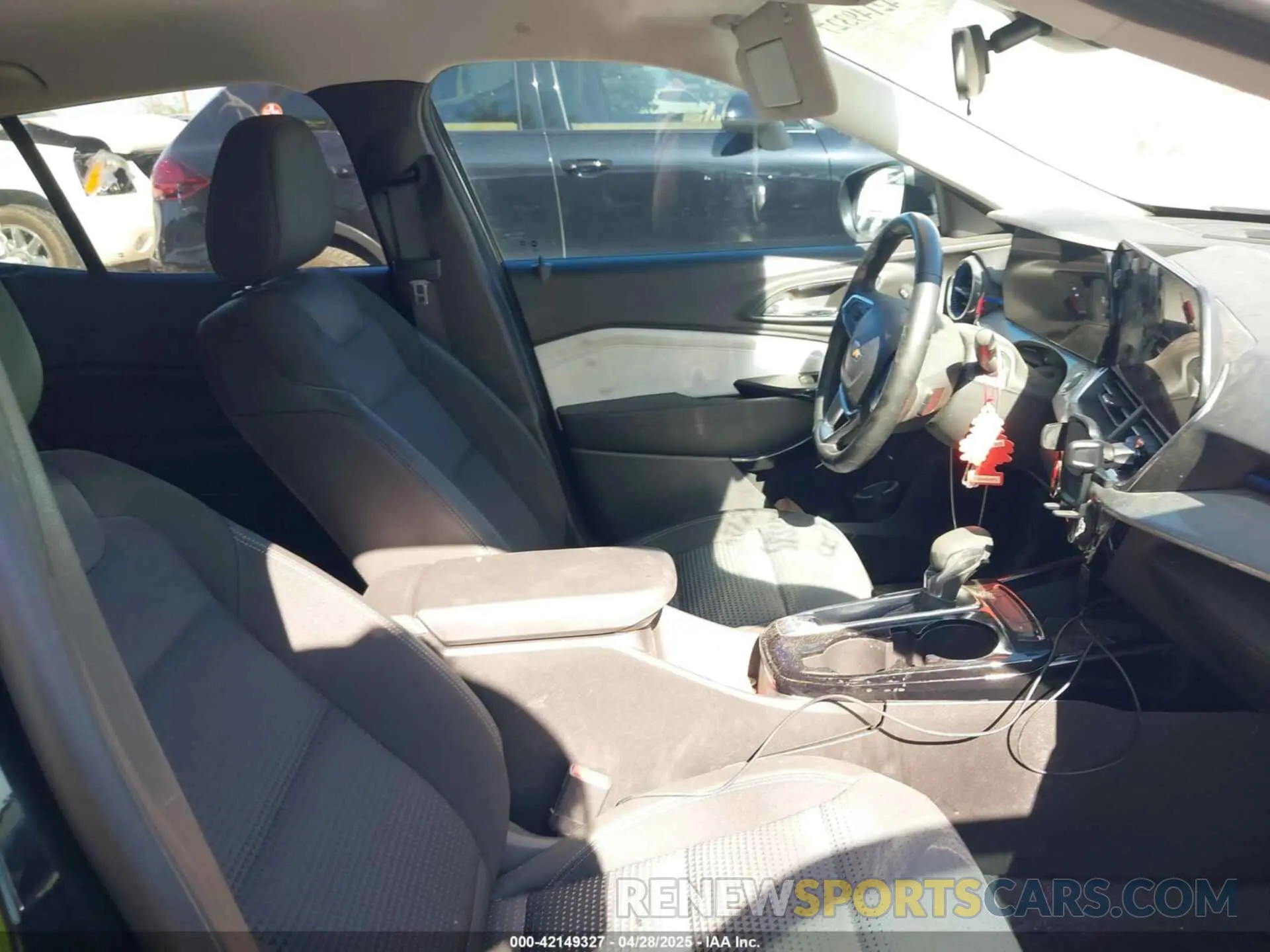 5 Photograph of a damaged car KL77LHEP4SC036671 CHEVROLET TRAX 2025