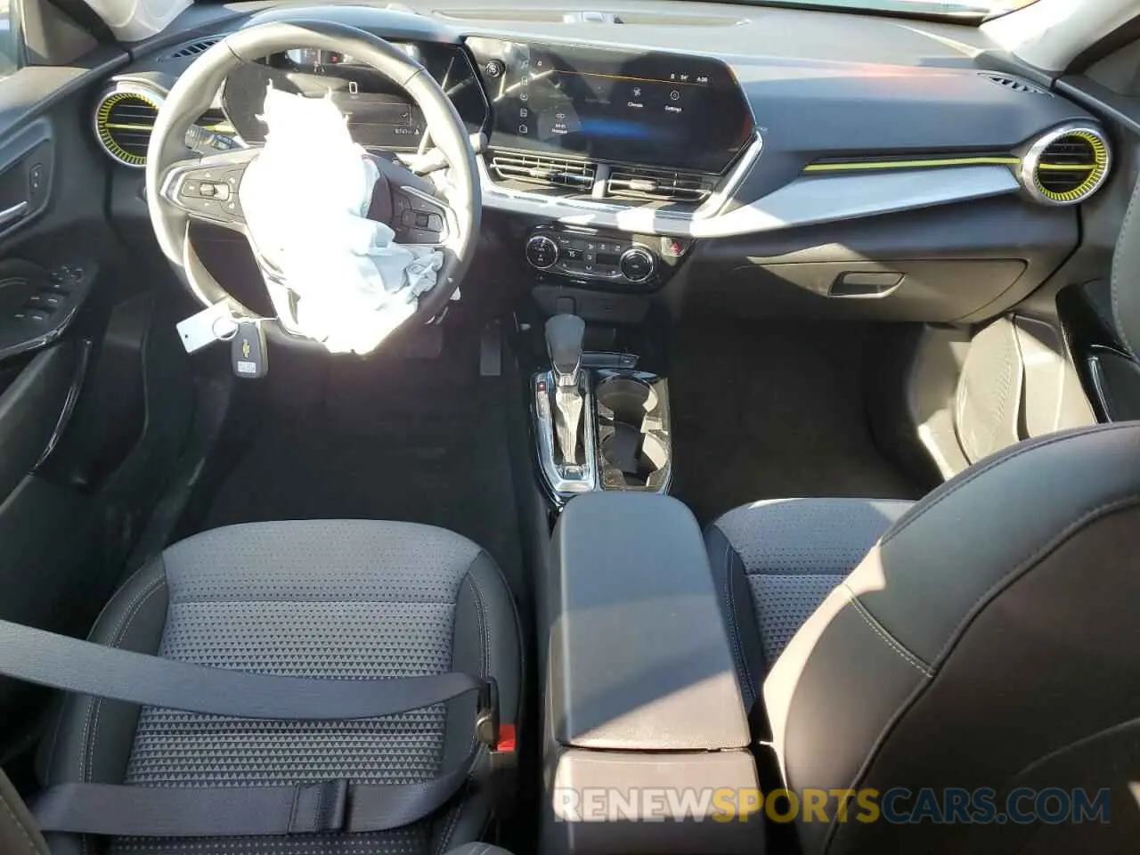 8 Фотография поврежденного автомобиля KL77LHEP4SC039392 CHEVROLET TRAX 2025