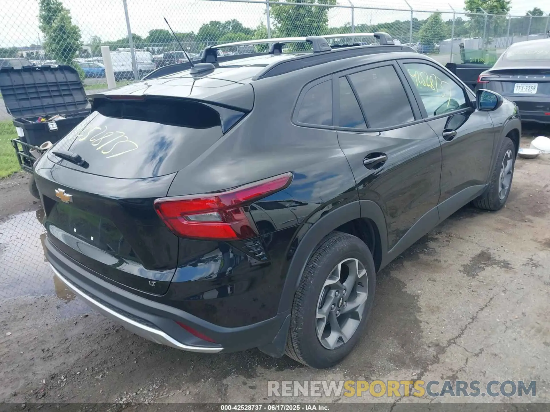 4 Photograph of a damaged car KL77LHEP4SC049470 CHEVROLET TRAX 2025