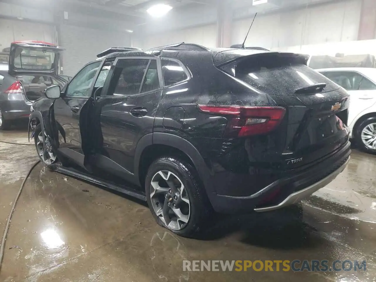 2 Фотография поврежденного автомобиля KL77LHEP5SC039272 CHEVROLET TRAX 2025