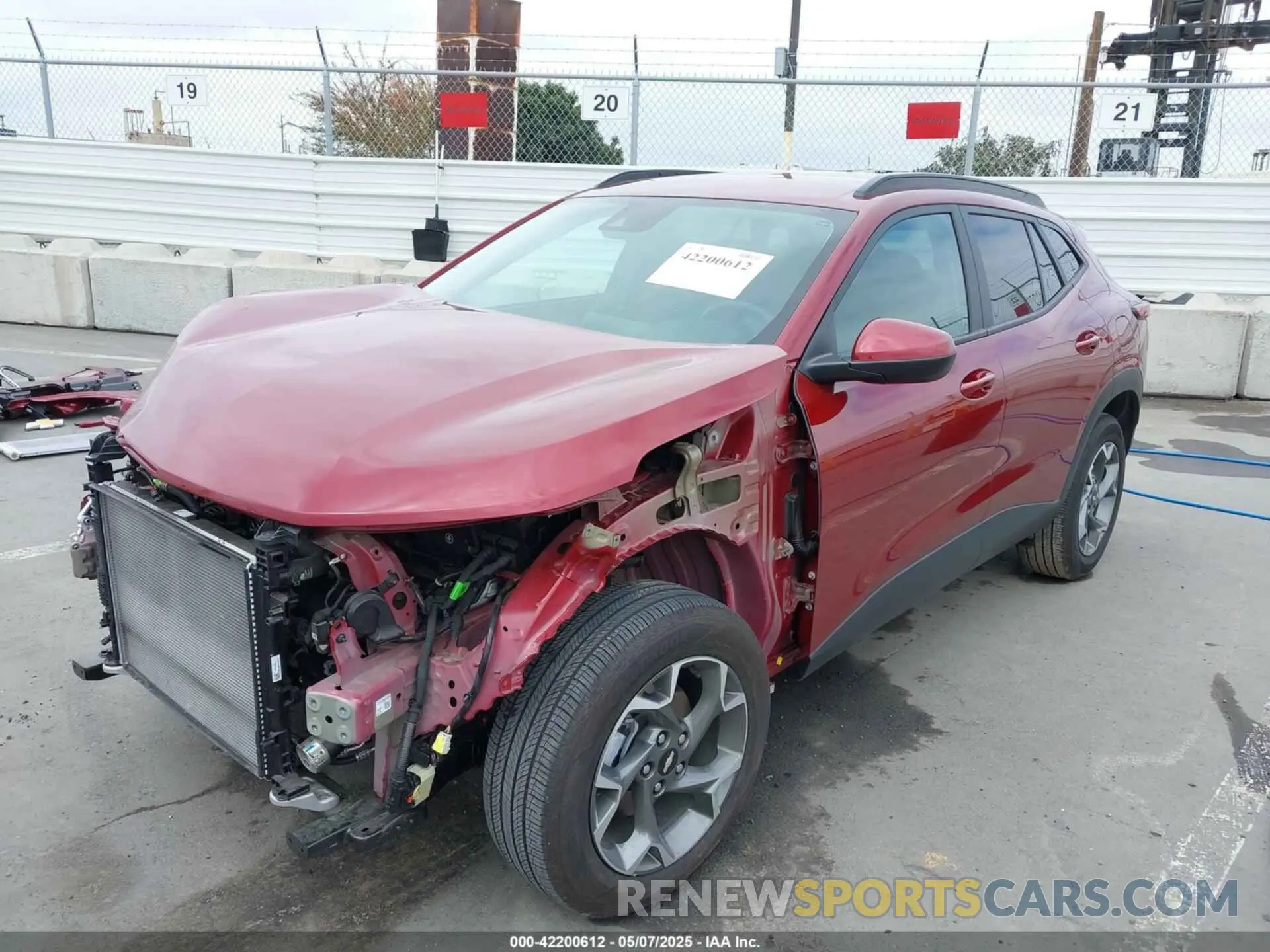 2 Фотография поврежденного автомобиля KL77LHEP5SC041975 CHEVROLET TRAX 2025
