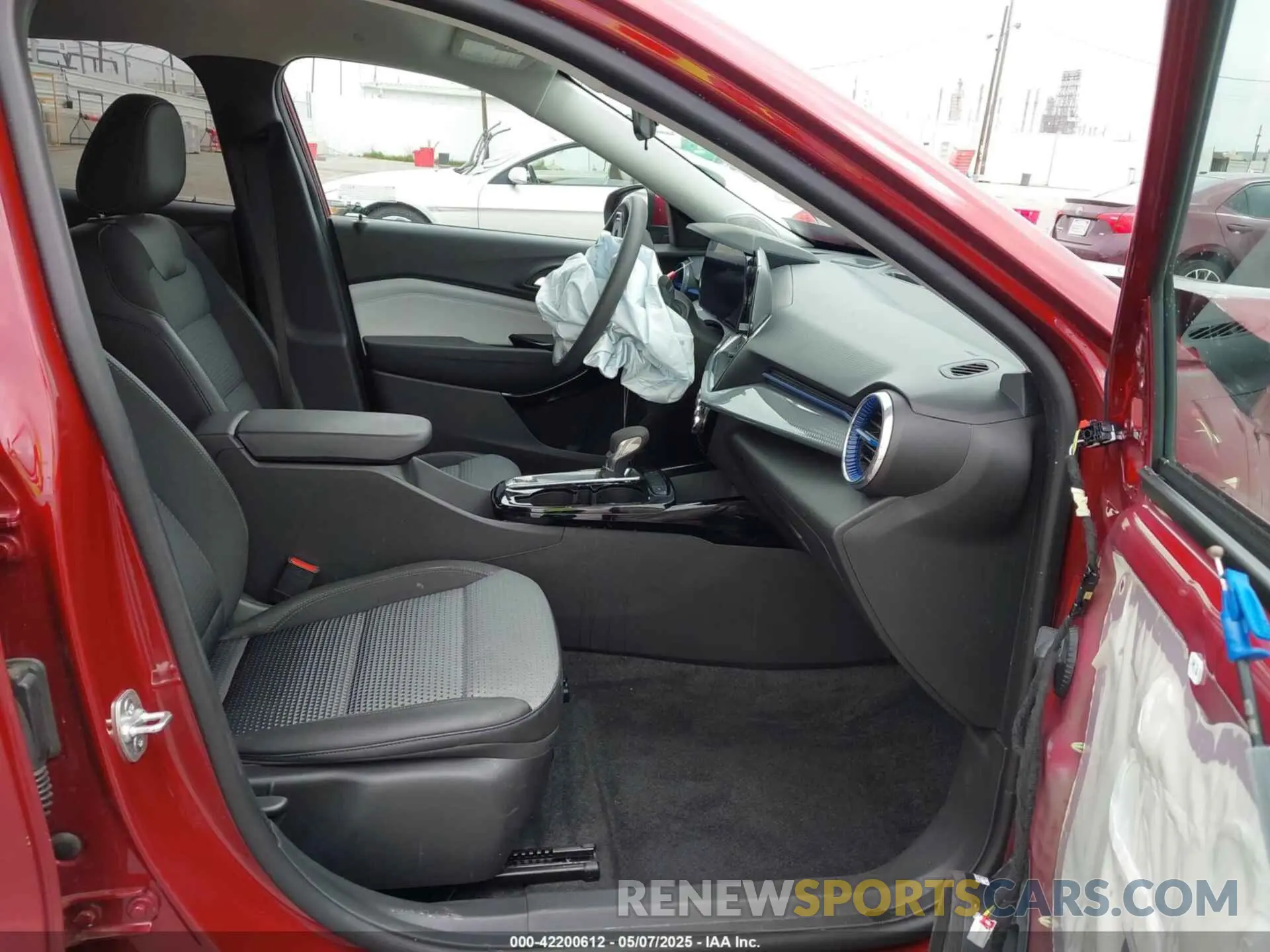 5 Фотография поврежденного автомобиля KL77LHEP5SC041975 CHEVROLET TRAX 2025