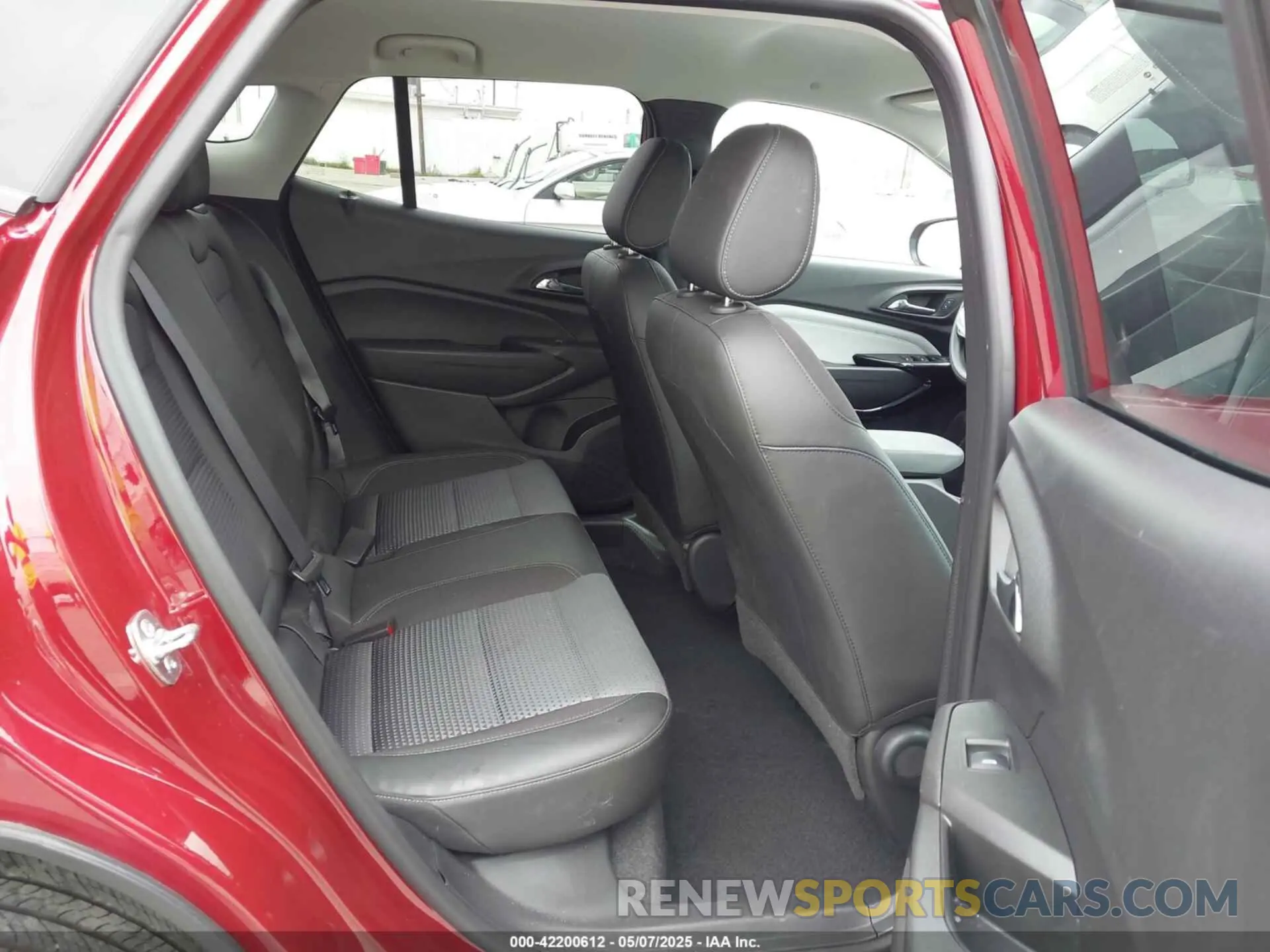 8 Фотография поврежденного автомобиля KL77LHEP5SC041975 CHEVROLET TRAX 2025