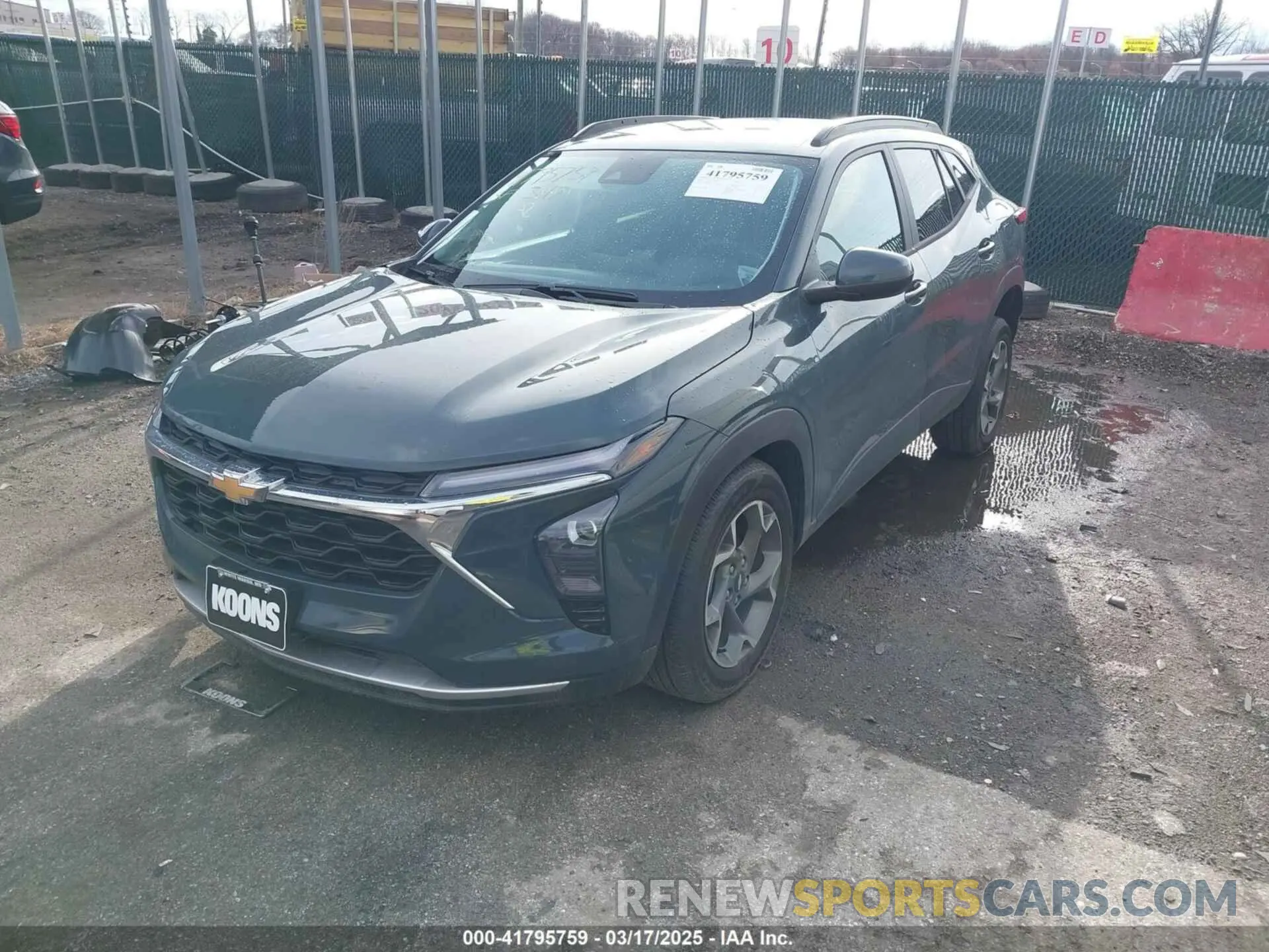 2 Фотография поврежденного автомобиля KL77LHEP5SC137041 CHEVROLET TRAX 2025