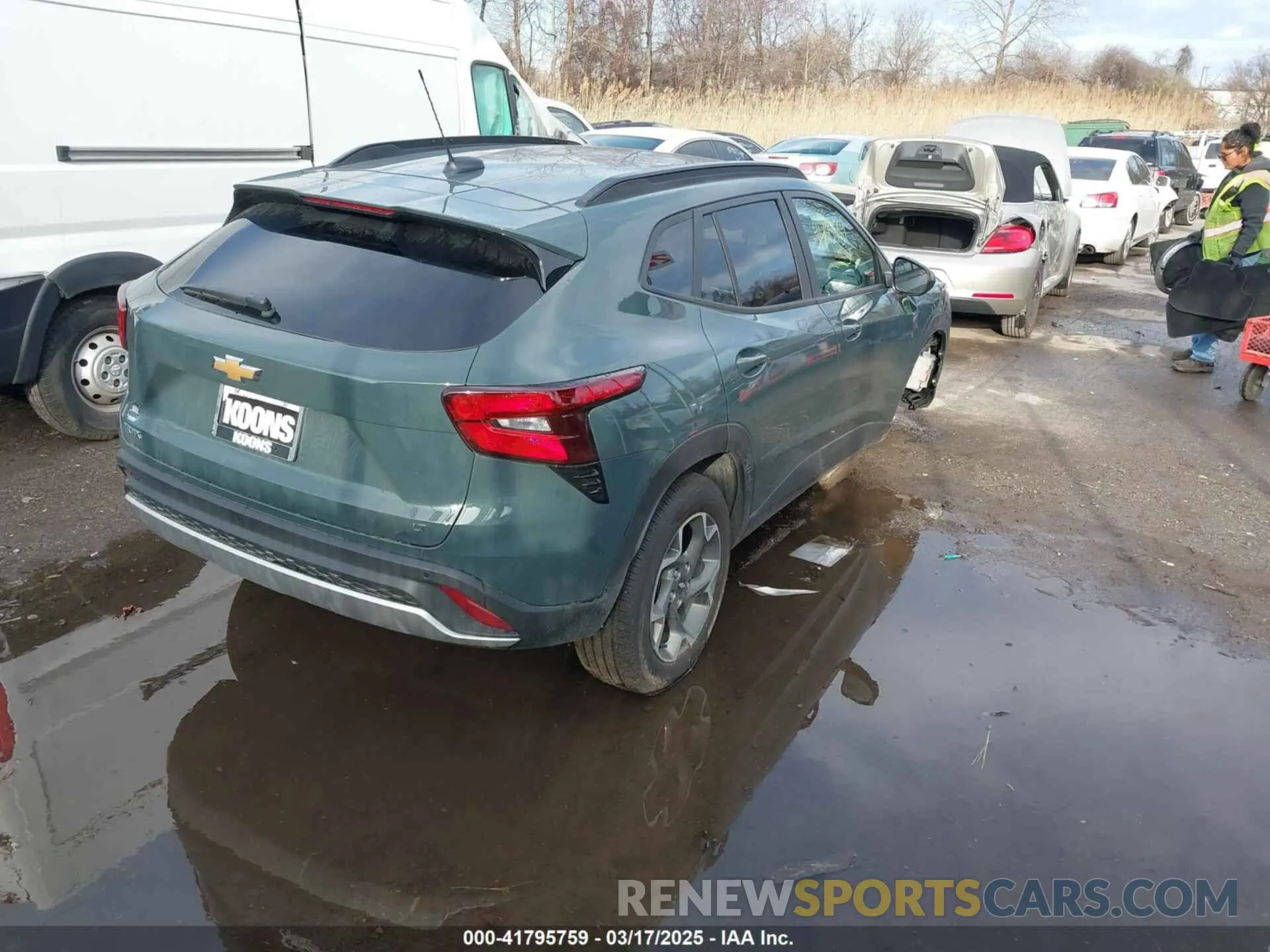 4 Фотография поврежденного автомобиля KL77LHEP5SC137041 CHEVROLET TRAX 2025