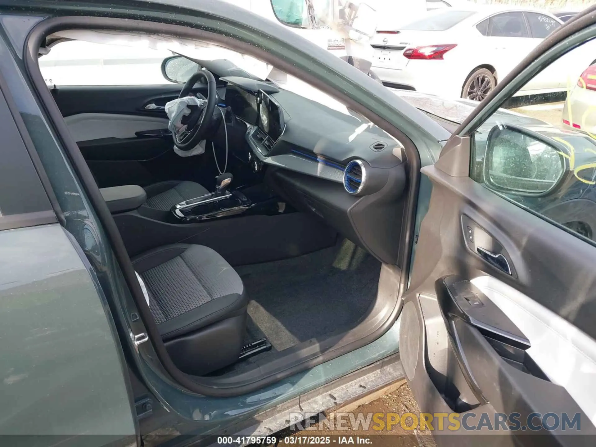 5 Фотография поврежденного автомобиля KL77LHEP5SC137041 CHEVROLET TRAX 2025