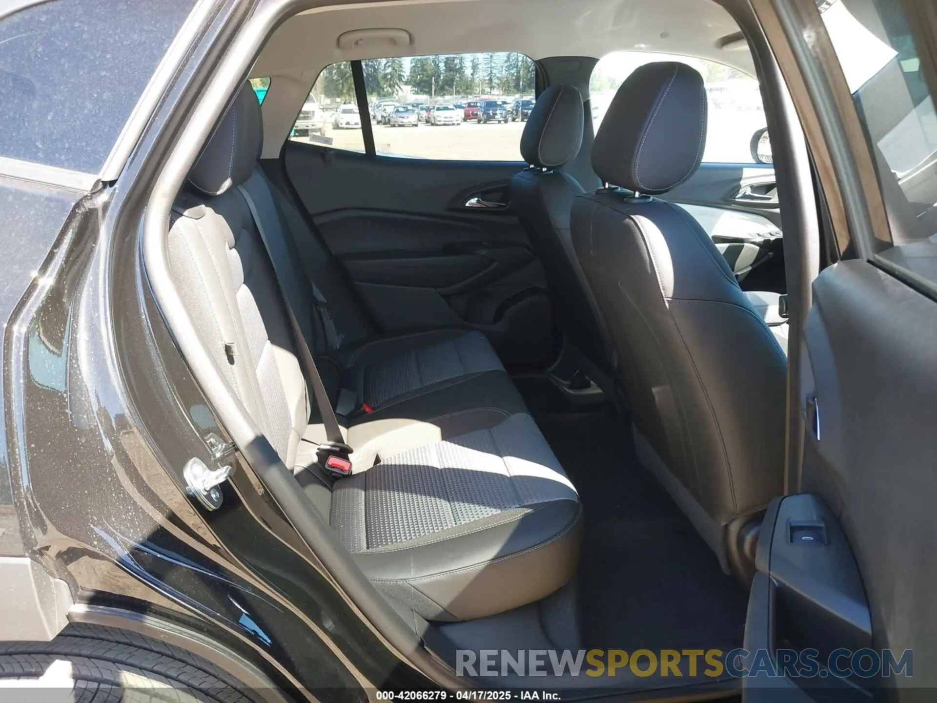 8 Photograph of a damaged car KL77LHEP5SC230402 CHEVROLET TRAX 2025