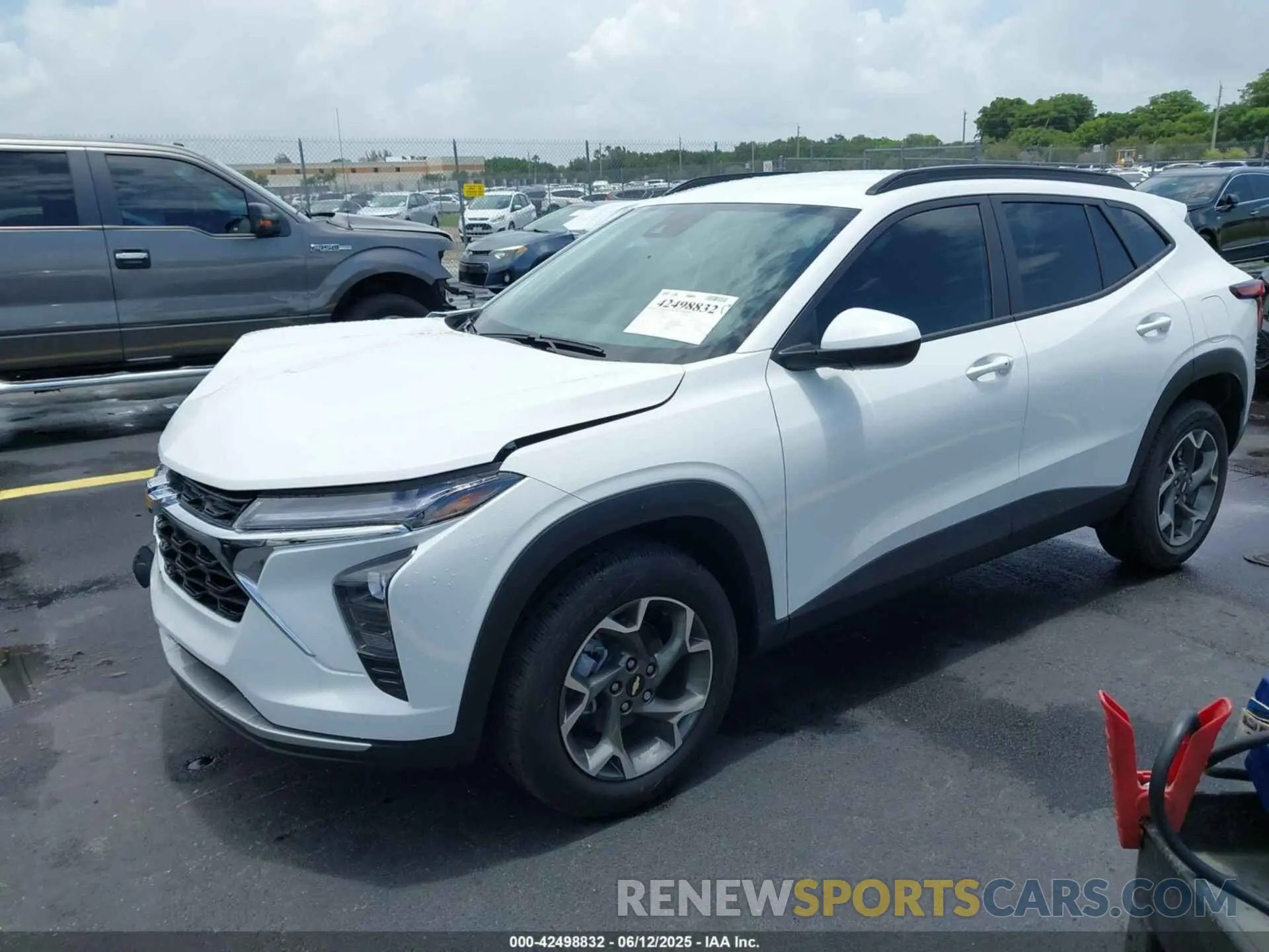 2 Photograph of a damaged car KL77LHEP7SC249498 CHEVROLET TRAX 2025