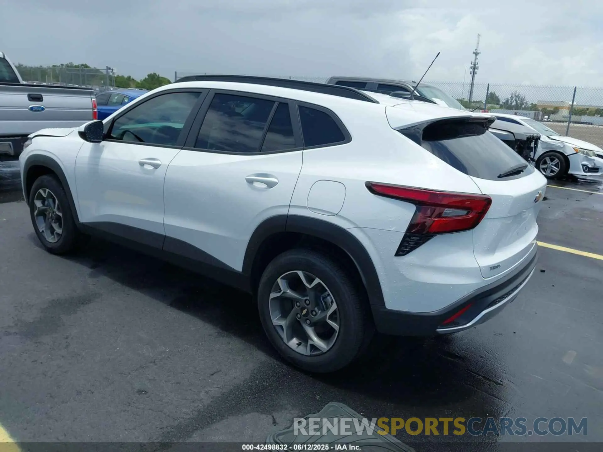 3 Photograph of a damaged car KL77LHEP7SC249498 CHEVROLET TRAX 2025