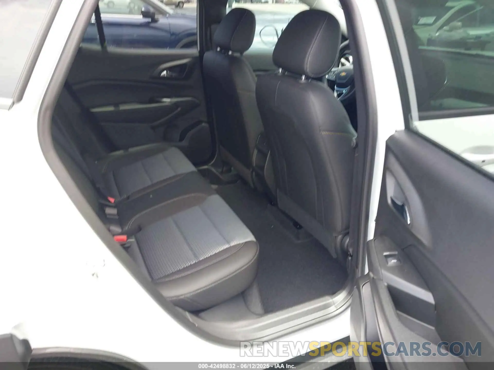 8 Photograph of a damaged car KL77LHEP7SC249498 CHEVROLET TRAX 2025