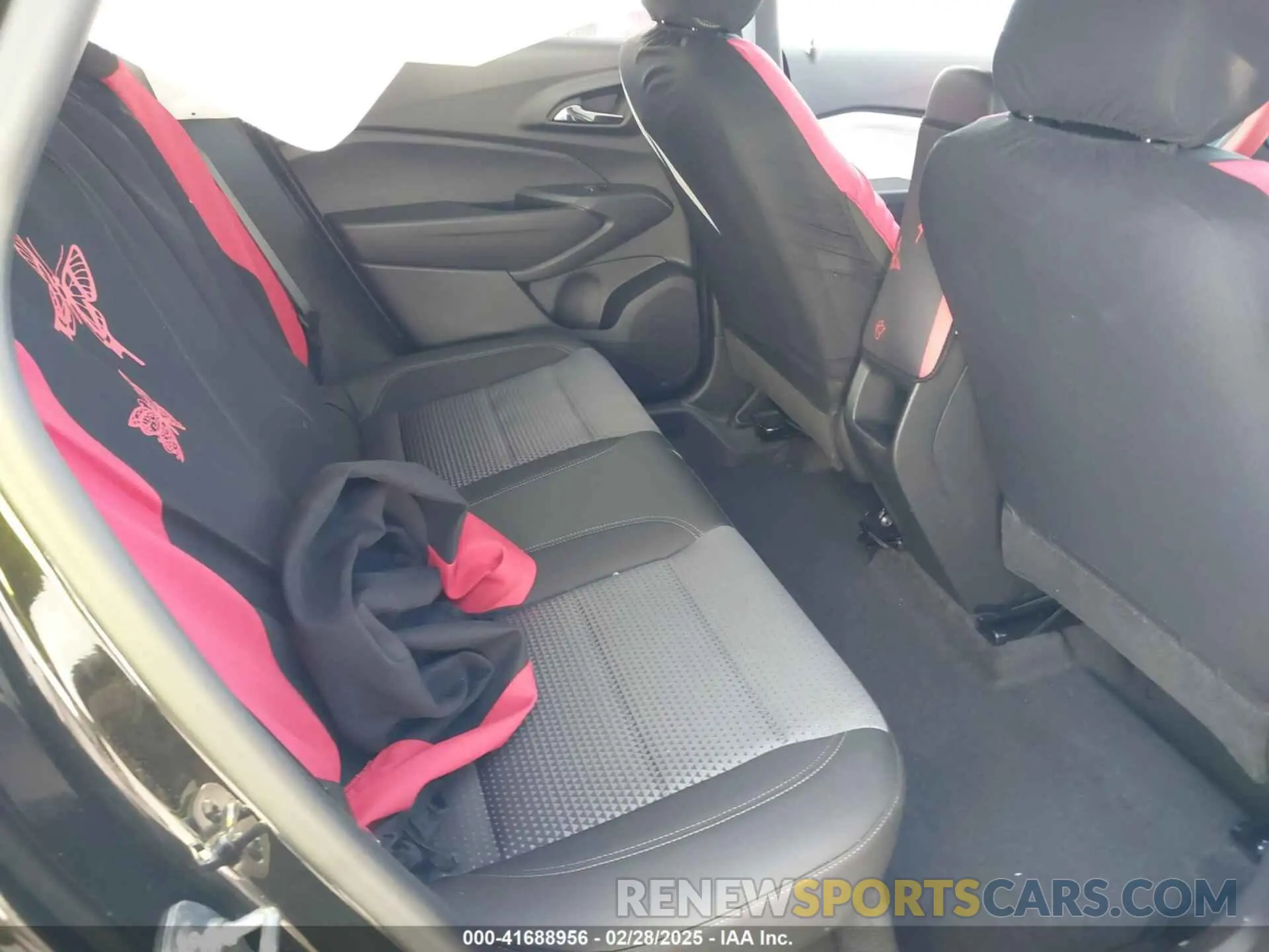 8 Photograph of a damaged car KL77LHEP8SC065462 CHEVROLET TRAX 2025
