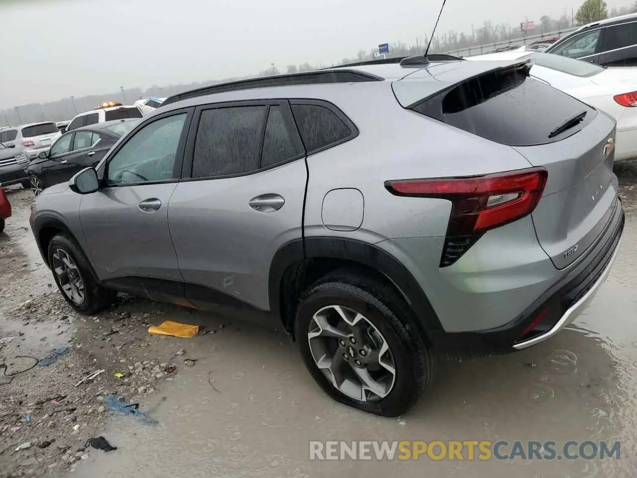 2 Фотография поврежденного автомобиля KL77LHEP8SC107418 CHEVROLET TRAX 2025