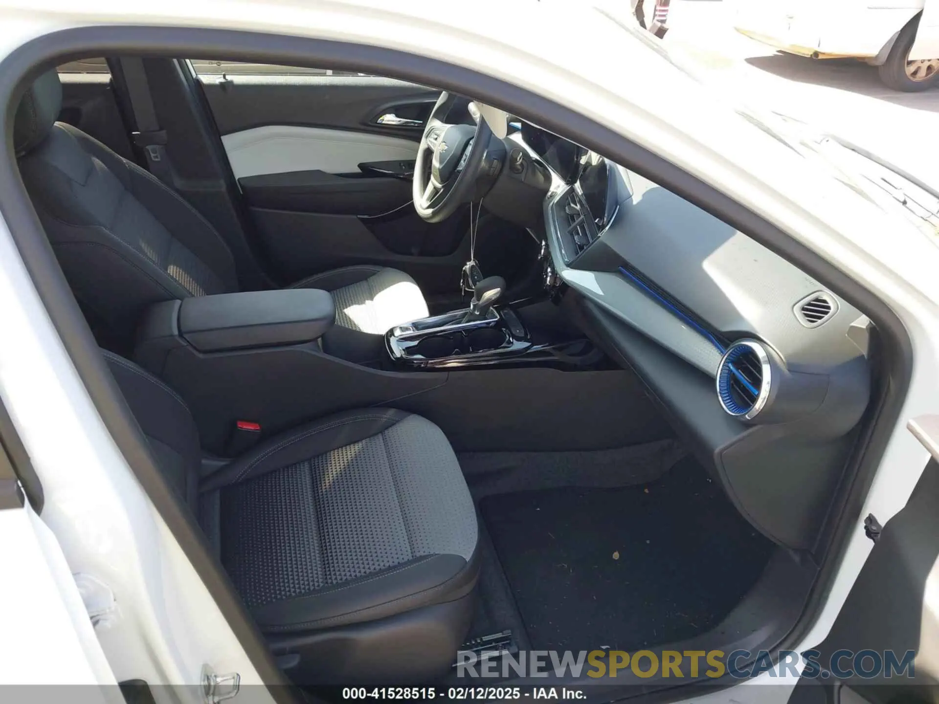 5 Фотография поврежденного автомобиля KL77LHEP8SC141391 CHEVROLET TRAX 2025
