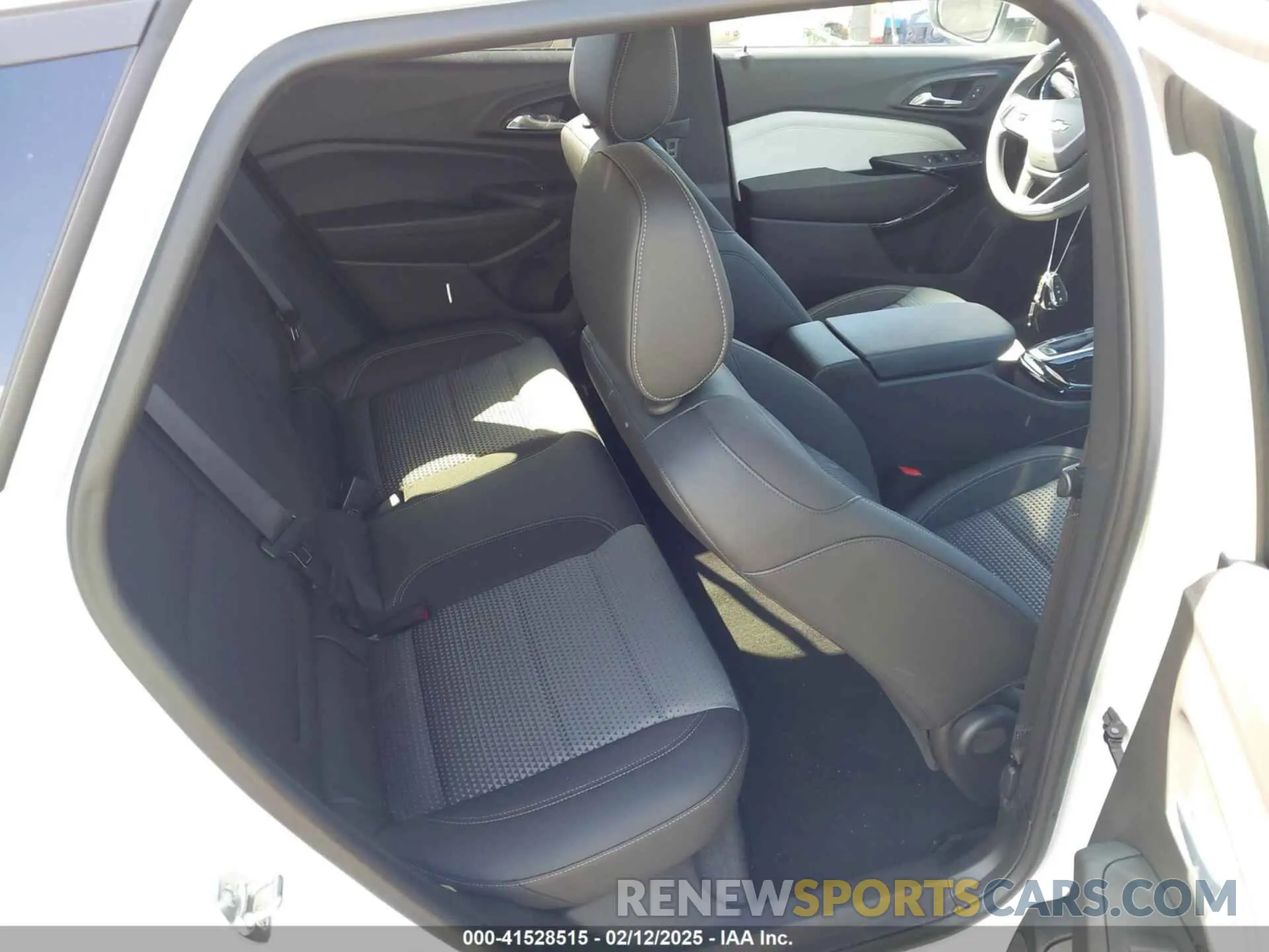 8 Фотография поврежденного автомобиля KL77LHEP8SC141391 CHEVROLET TRAX 2025