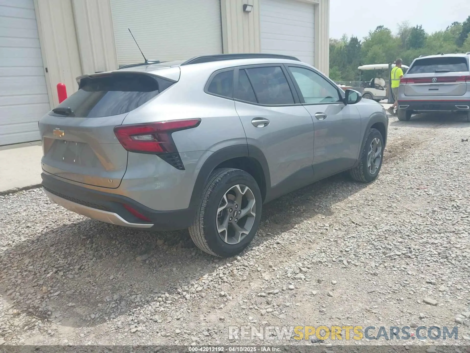 4 Фотография поврежденного автомобиля KL77LHEP8SC153816 CHEVROLET TRAX 2025