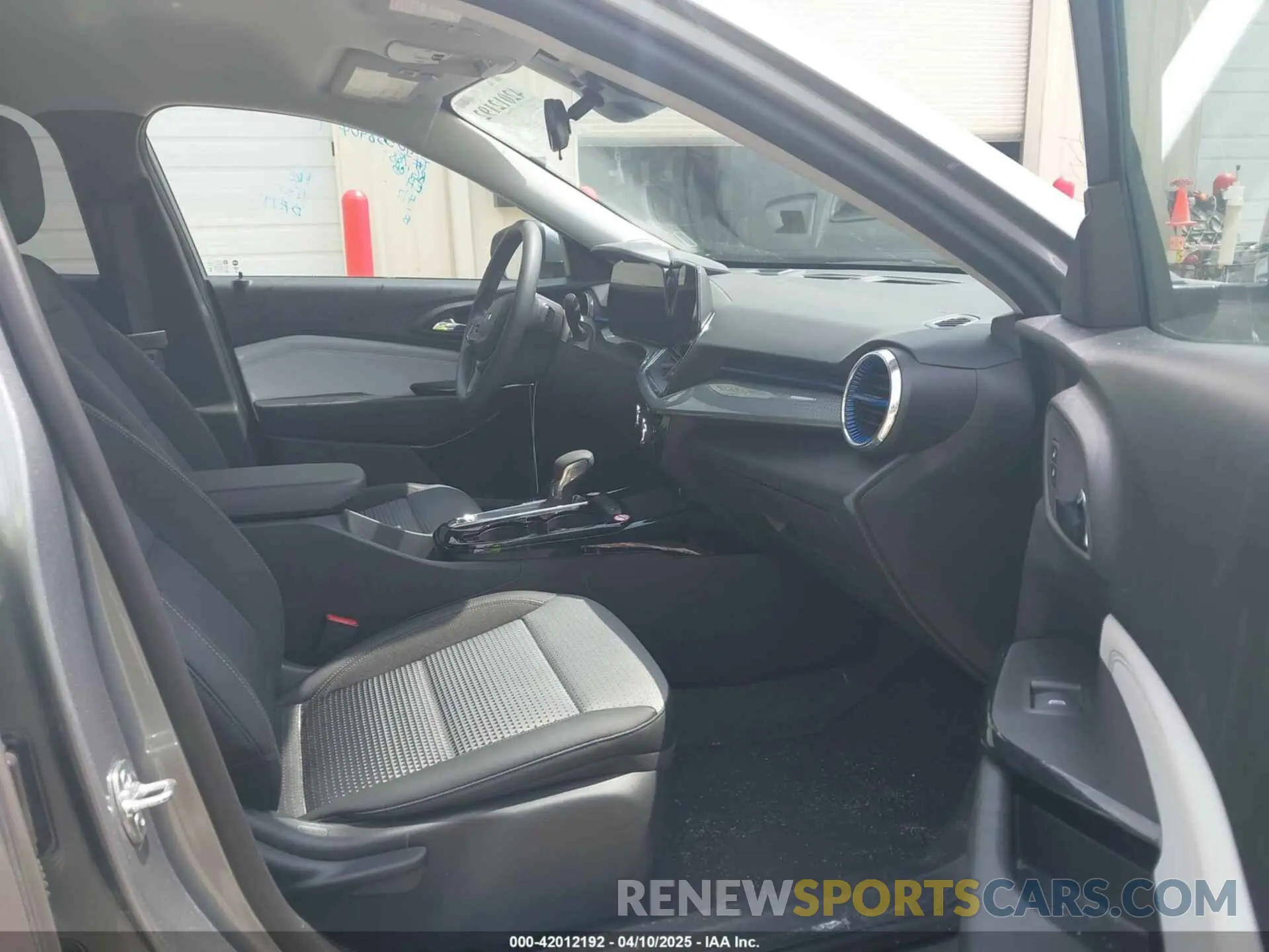 5 Фотография поврежденного автомобиля KL77LHEP8SC153816 CHEVROLET TRAX 2025