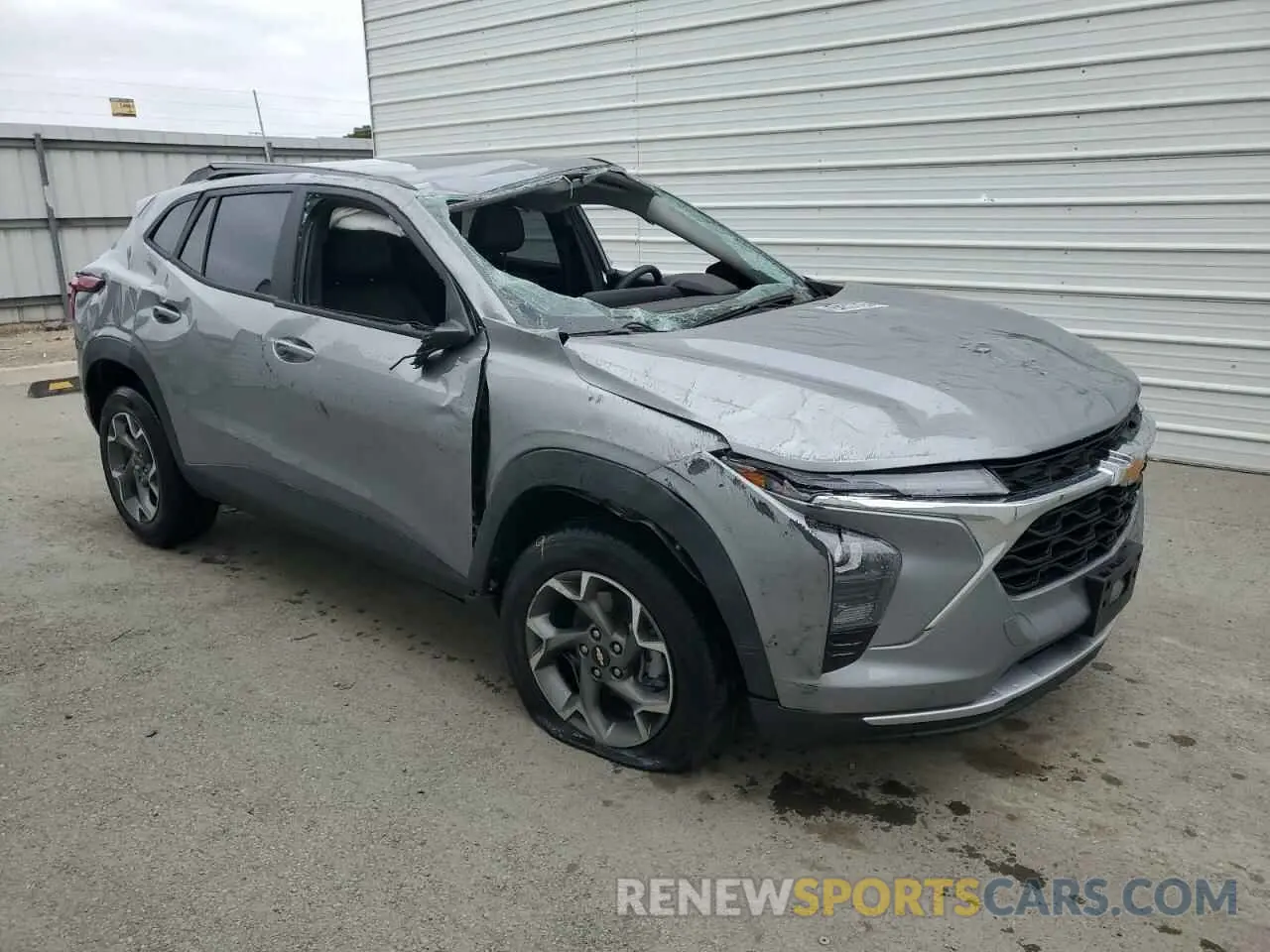 4 Photograph of a damaged car KL77LHEP8SC186461 CHEVROLET TRAX 2025