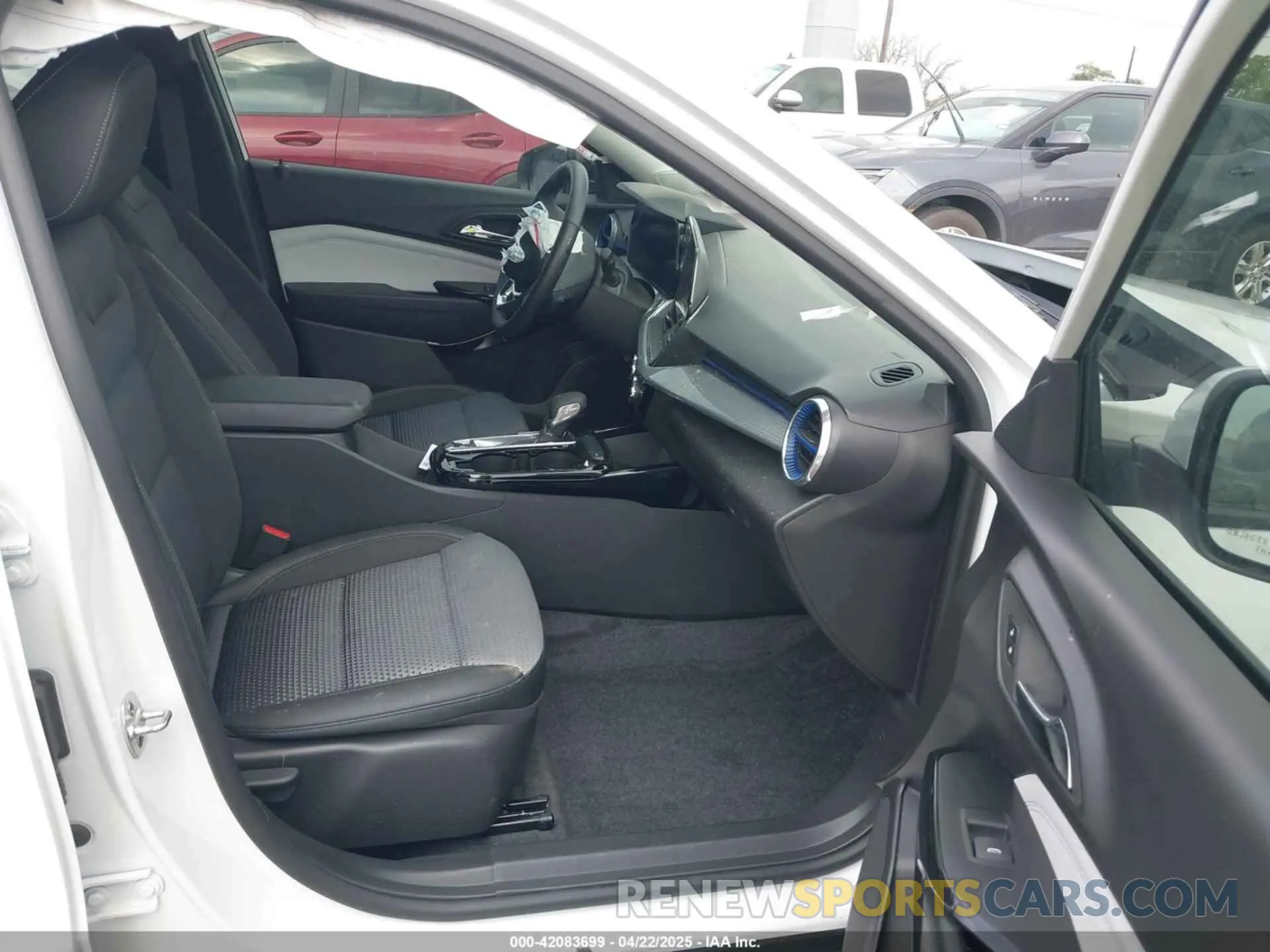 5 Photograph of a damaged car KL77LHEP8SC193121 CHEVROLET TRAX 2025