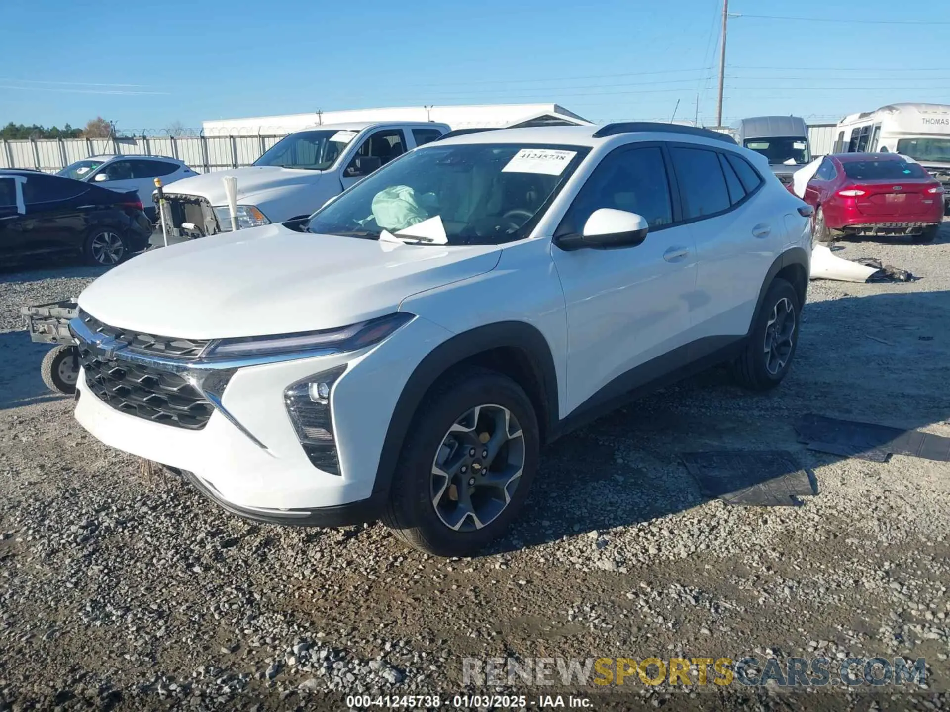2 Фотография поврежденного автомобиля KL77LHEP9SC024354 CHEVROLET TRAX 2025
