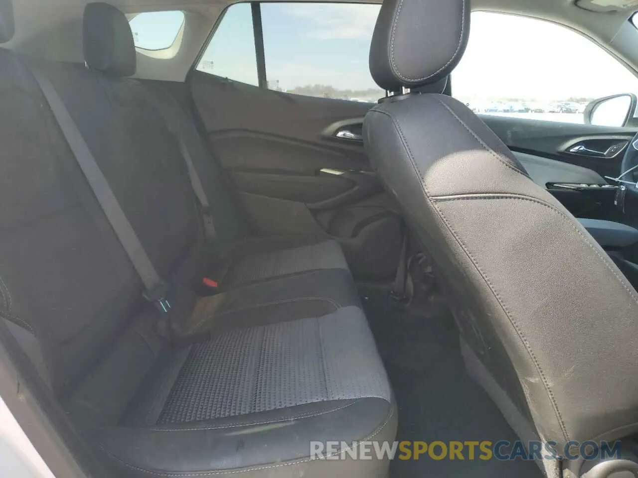 10 Фотография поврежденного автомобиля KL77LHEP9SC084554 CHEVROLET TRAX 2025