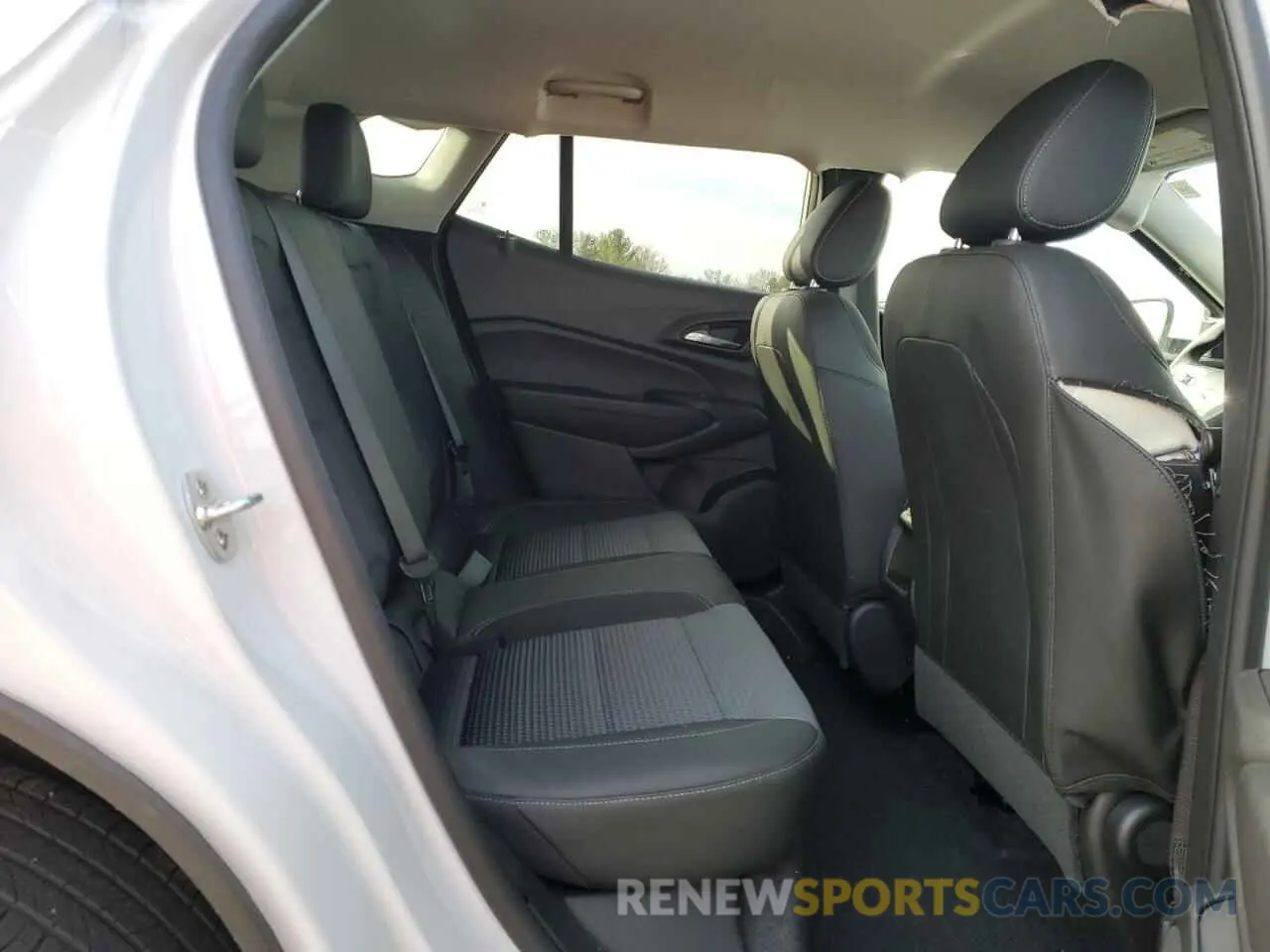 12 Фотография поврежденного автомобиля KL77LHEP9SC136880 CHEVROLET TRAX 2025