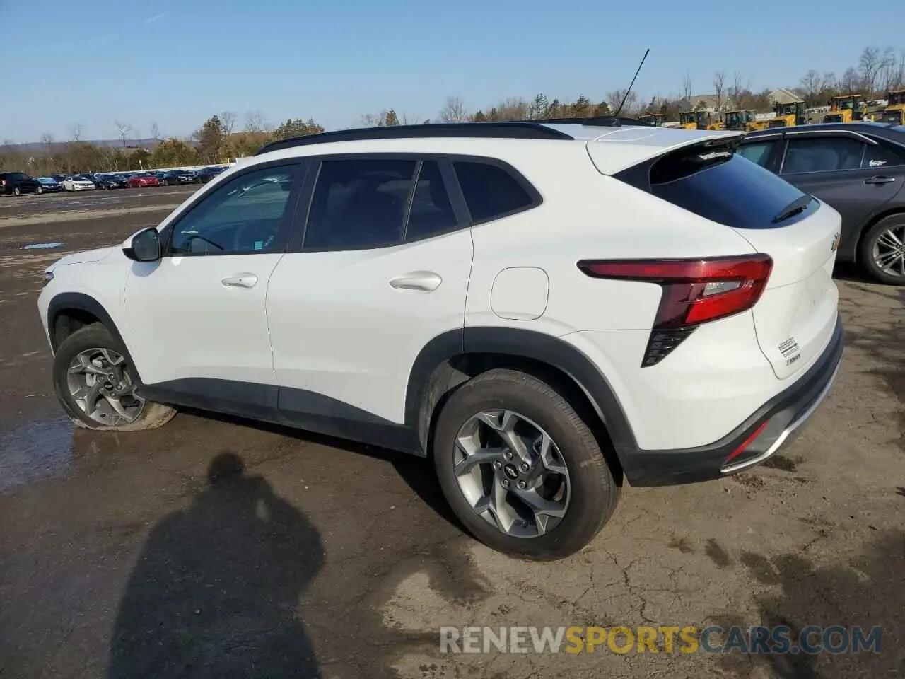 2 Фотография поврежденного автомобиля KL77LHEP9SC136880 CHEVROLET TRAX 2025