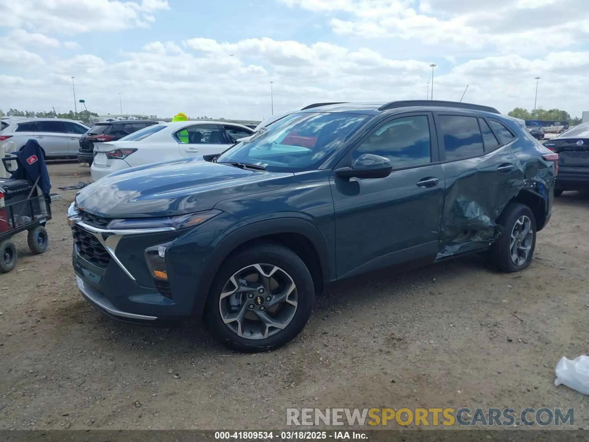 2 Фотография поврежденного автомобиля KL77LHEP9SC154005 CHEVROLET TRAX 2025