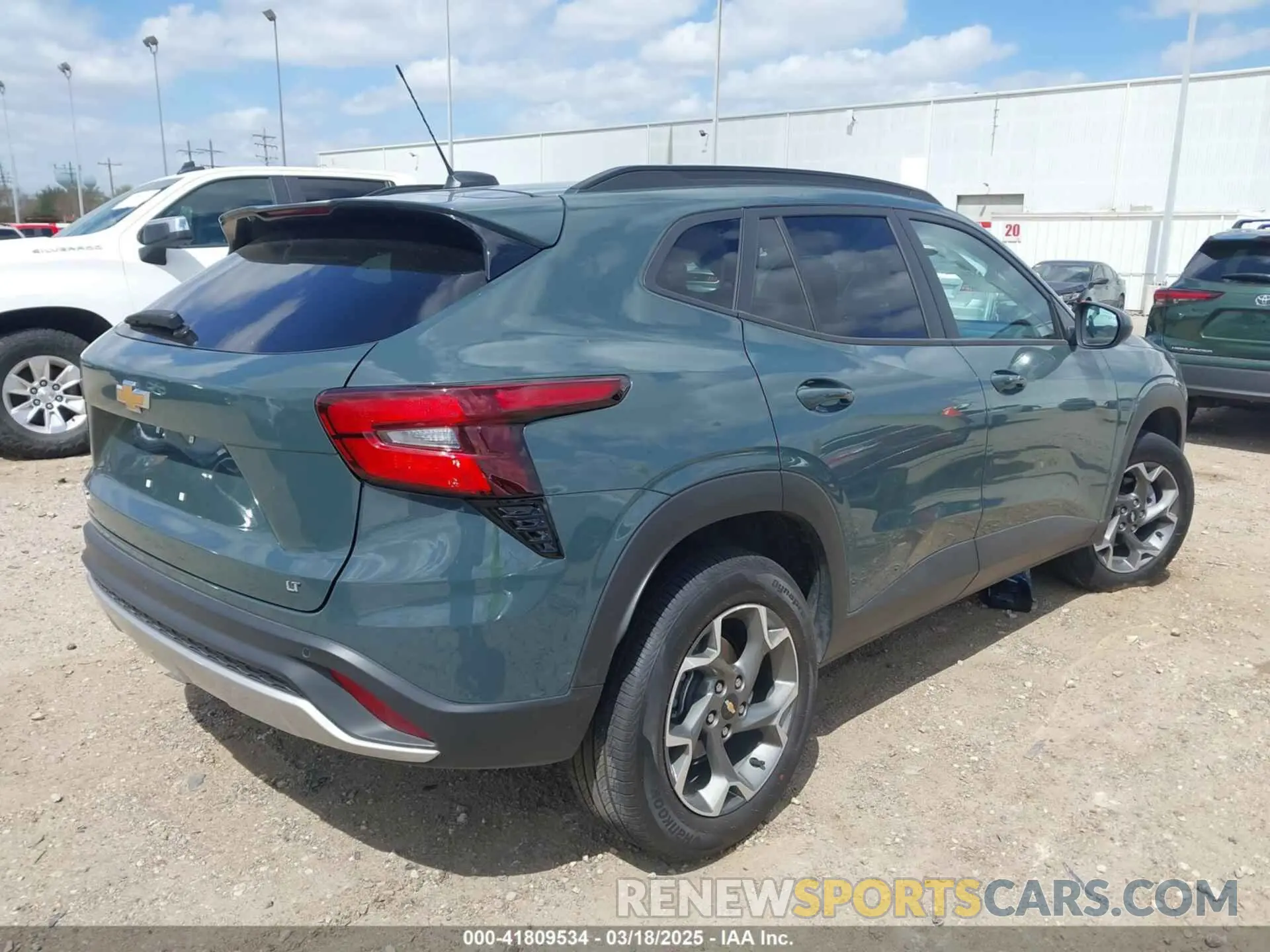 4 Фотография поврежденного автомобиля KL77LHEP9SC154005 CHEVROLET TRAX 2025