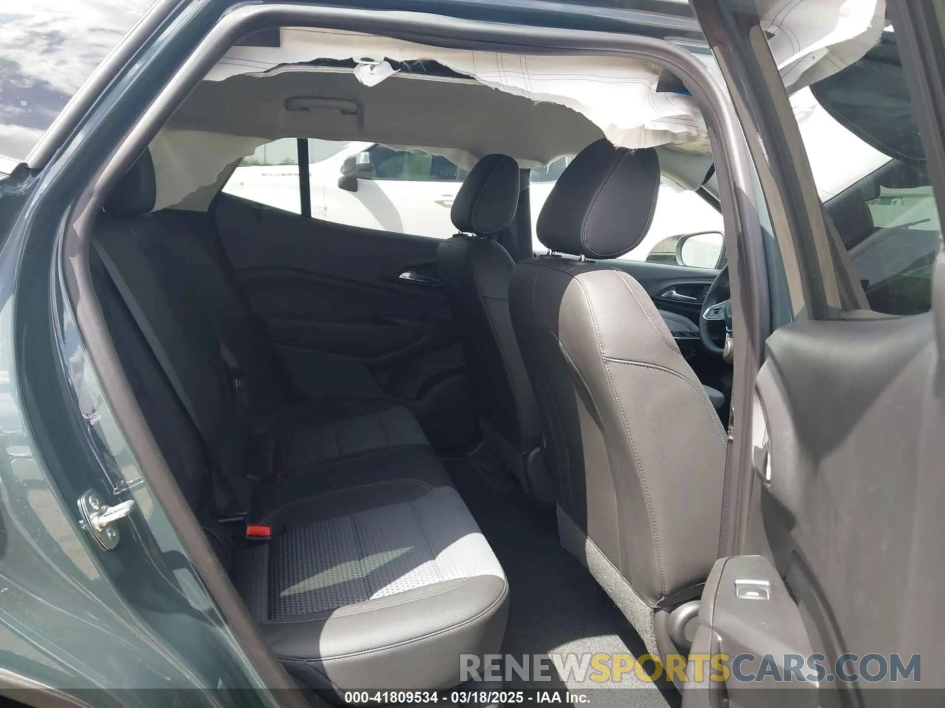 8 Фотография поврежденного автомобиля KL77LHEP9SC154005 CHEVROLET TRAX 2025