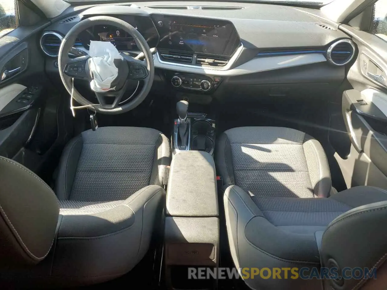 8 Photograph of a damaged car KL77LHEP9SC161911 CHEVROLET TRAX 2025