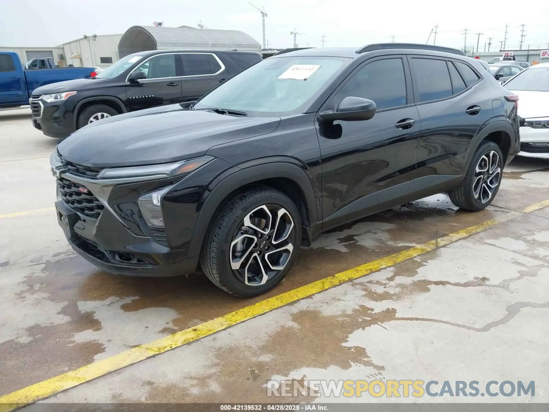 2 Фотография поврежденного автомобиля KL77LJEP0SC034200 CHEVROLET TRAX 2025