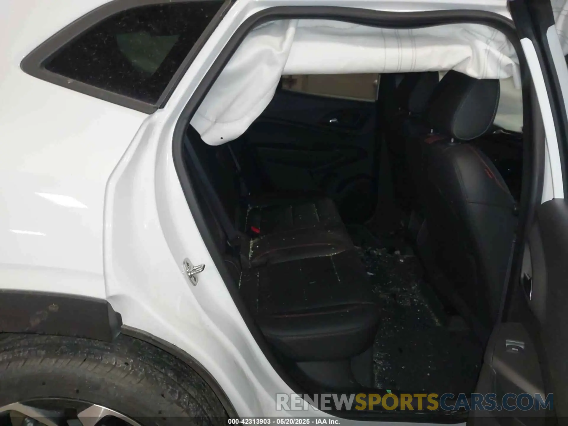 8 Photograph of a damaged car KL77LJEP1SC011704 CHEVROLET TRAX 2025