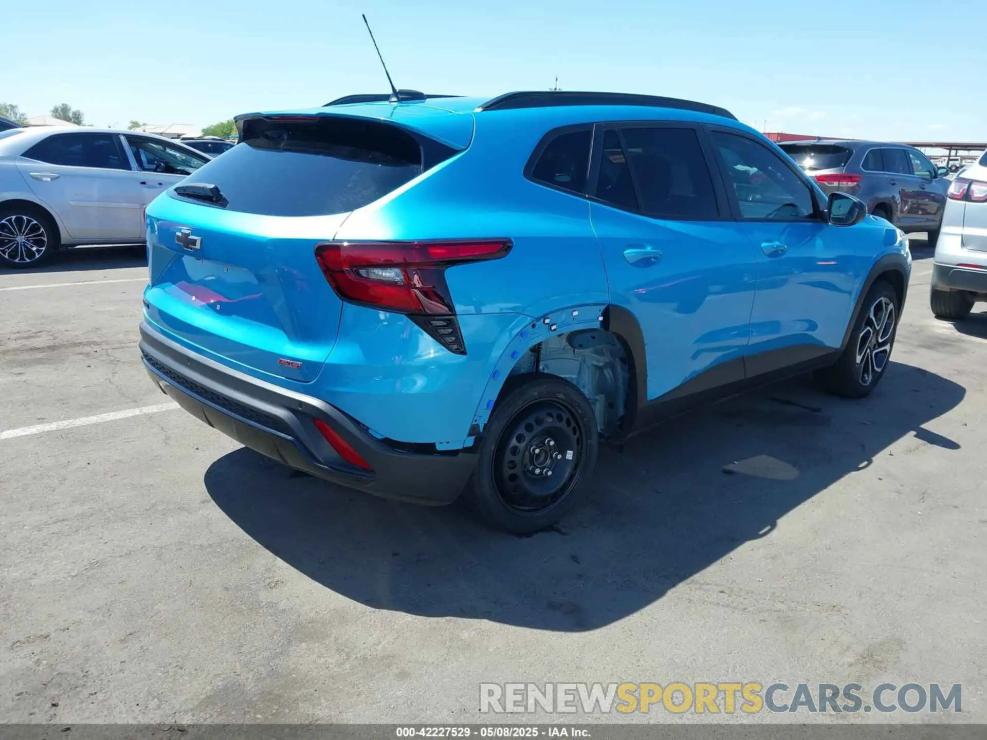 4 Фотография поврежденного автомобиля KL77LJEPXSC040067 CHEVROLET TRAX 2025