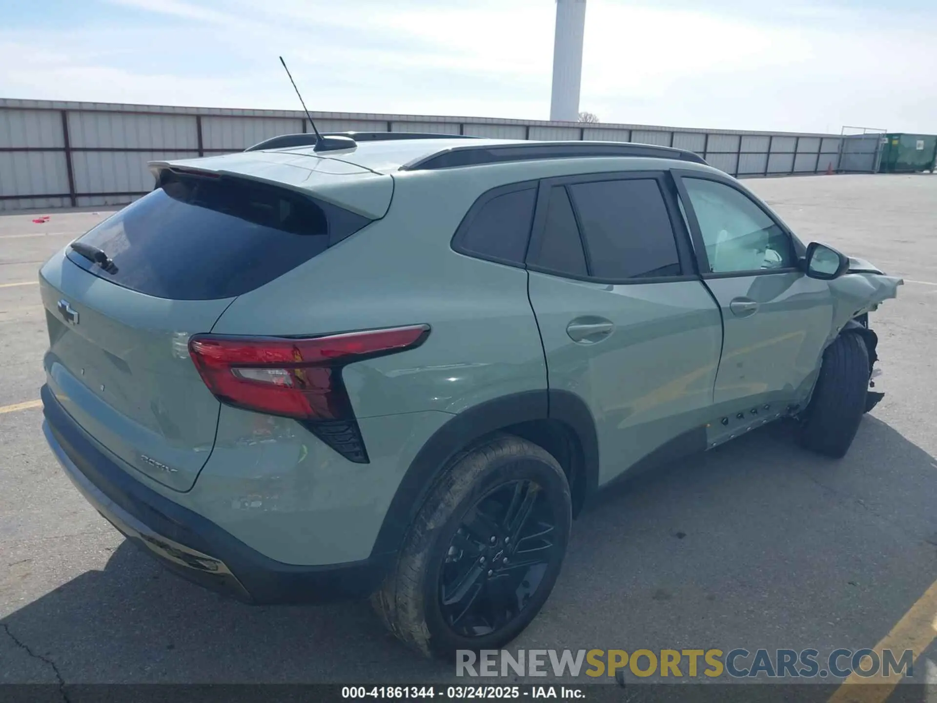 4 Фотография поврежденного автомобиля KL77LKEP0SC176035 CHEVROLET TRAX 2025