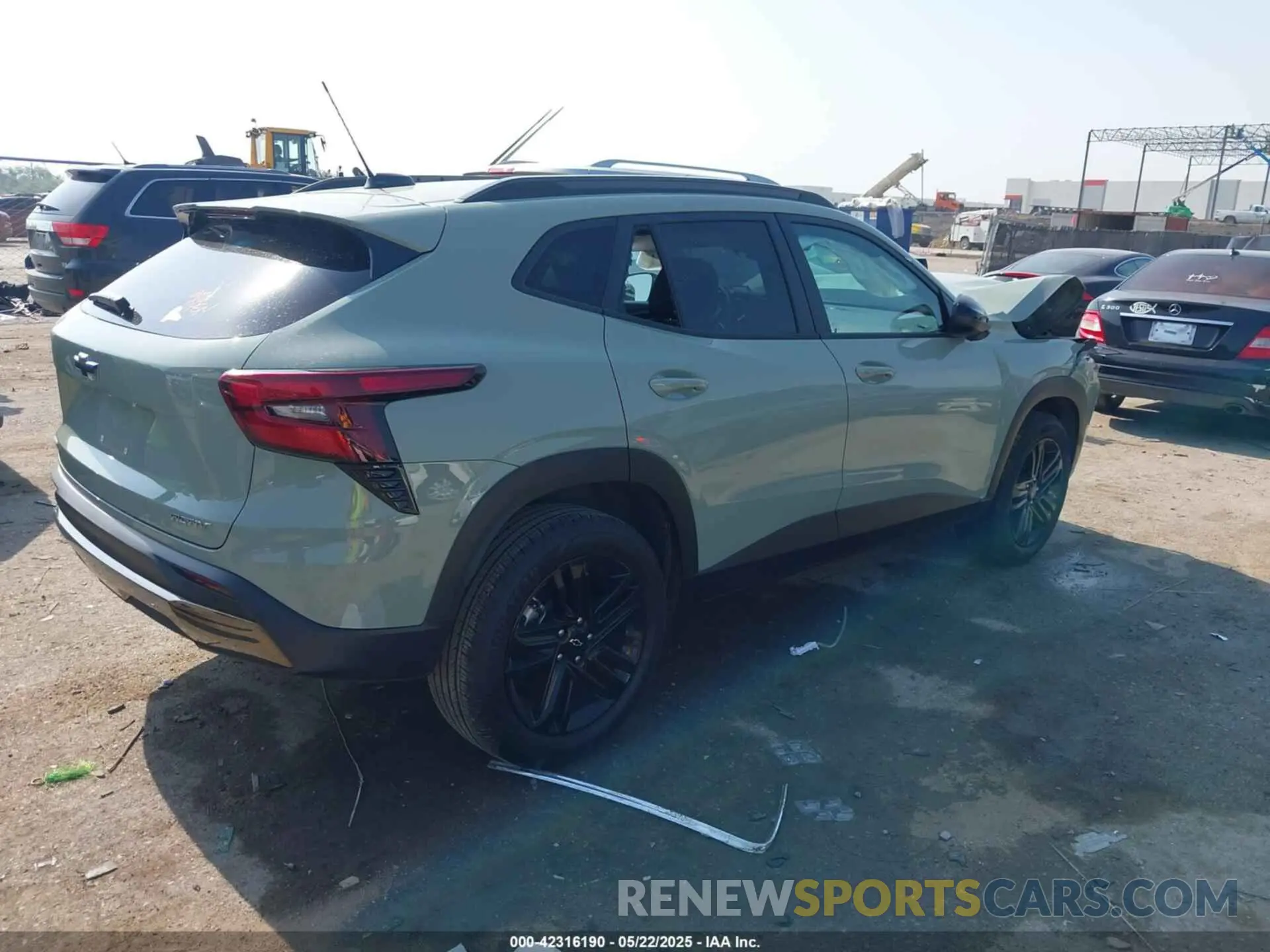 4 Photograph of a damaged car KL77LKEP2SC008428 CHEVROLET TRAX 2025