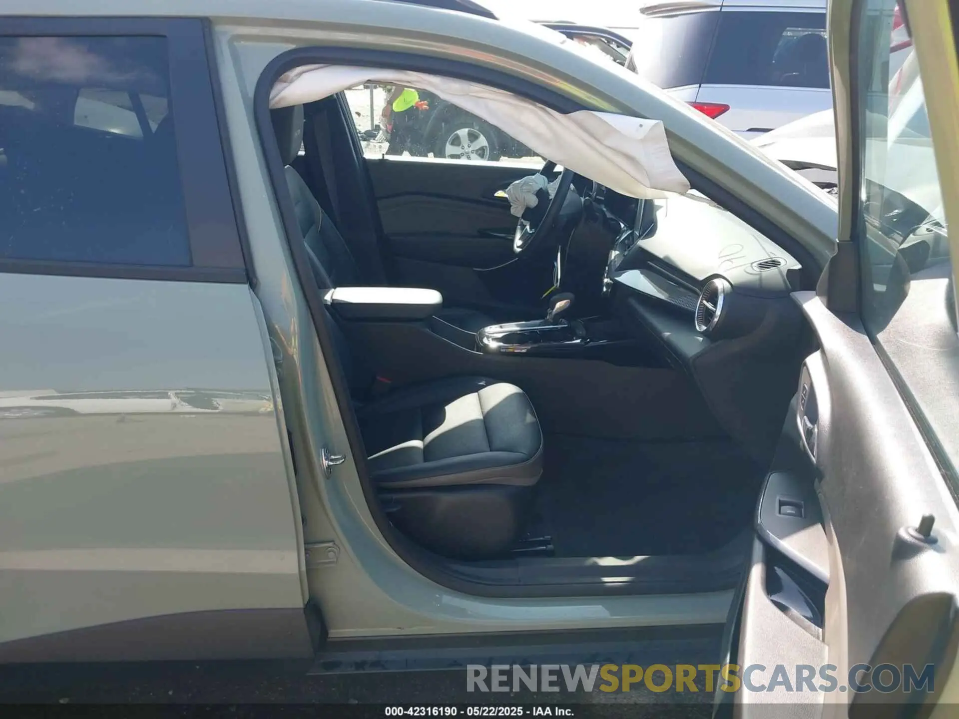 5 Photograph of a damaged car KL77LKEP2SC008428 CHEVROLET TRAX 2025