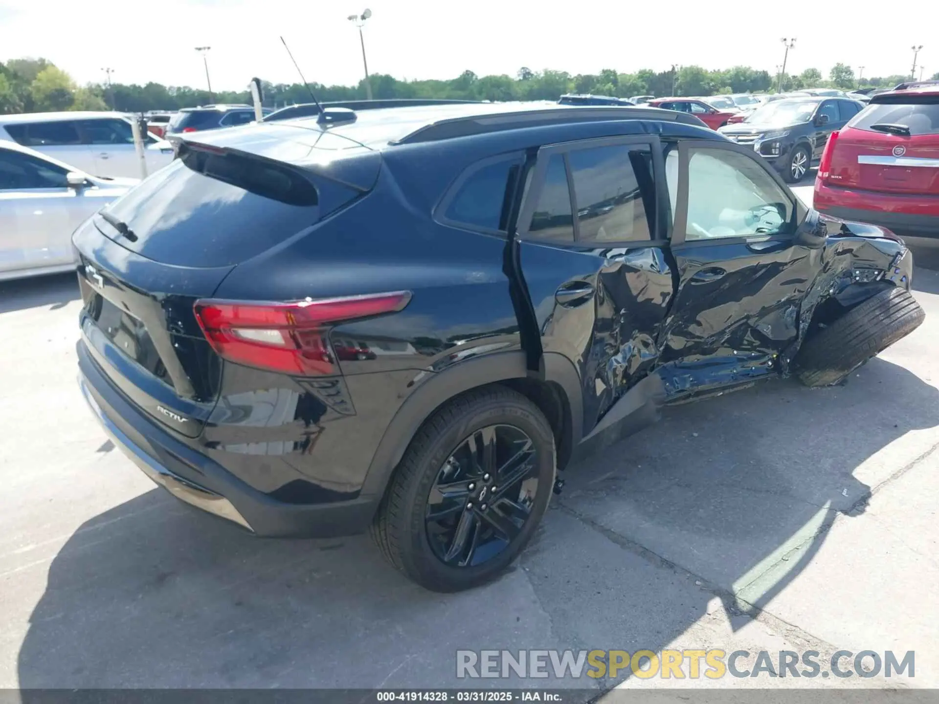 4 Photograph of a damaged car KL77LKEP2SC118878 CHEVROLET TRAX 2025