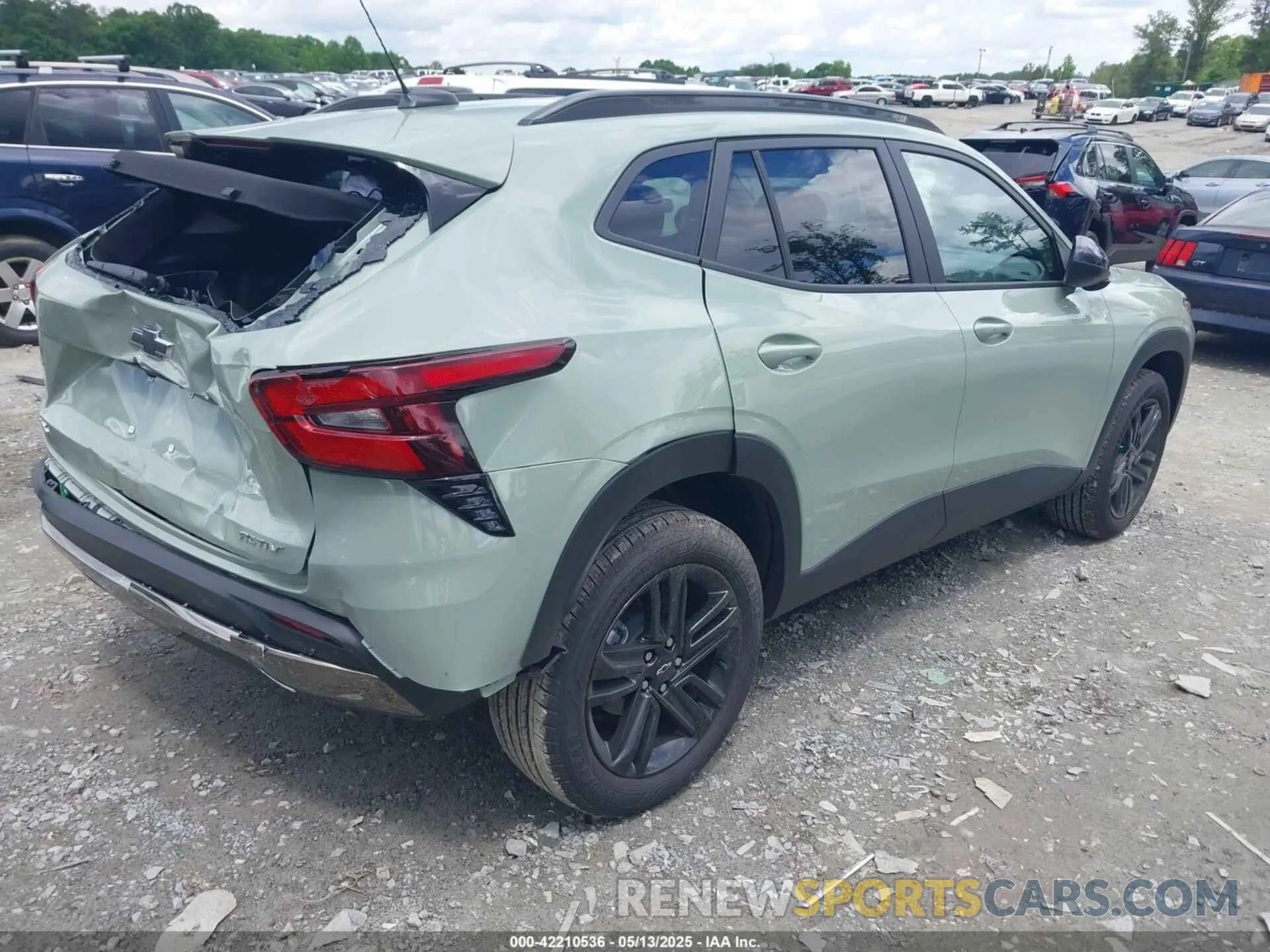 4 Фотография поврежденного автомобиля KL77LKEP2SC210881 CHEVROLET TRAX 2025